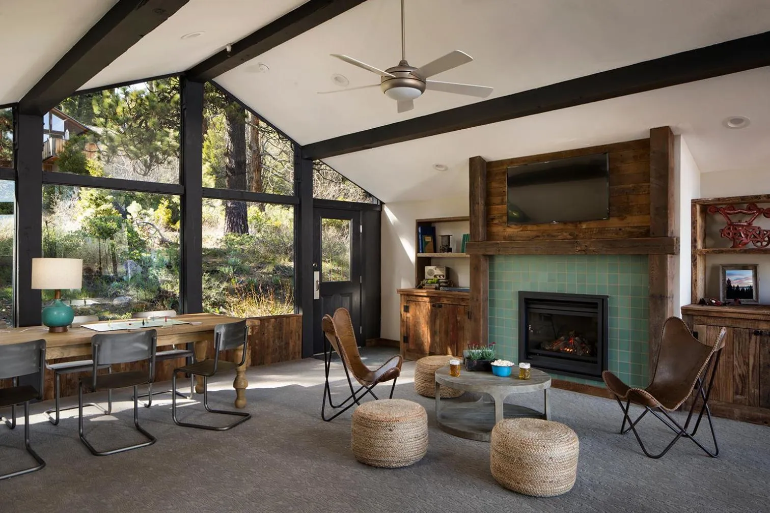 Communal lounge/ TV room in Basecamp Tahoe City