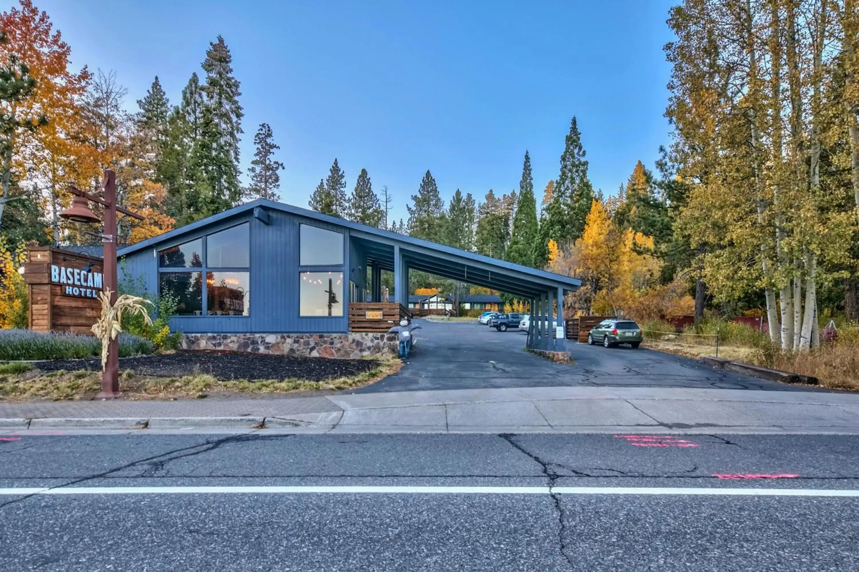 Facade/entrance in Basecamp Tahoe City Facade/entrance in Basecamp Tahoe City