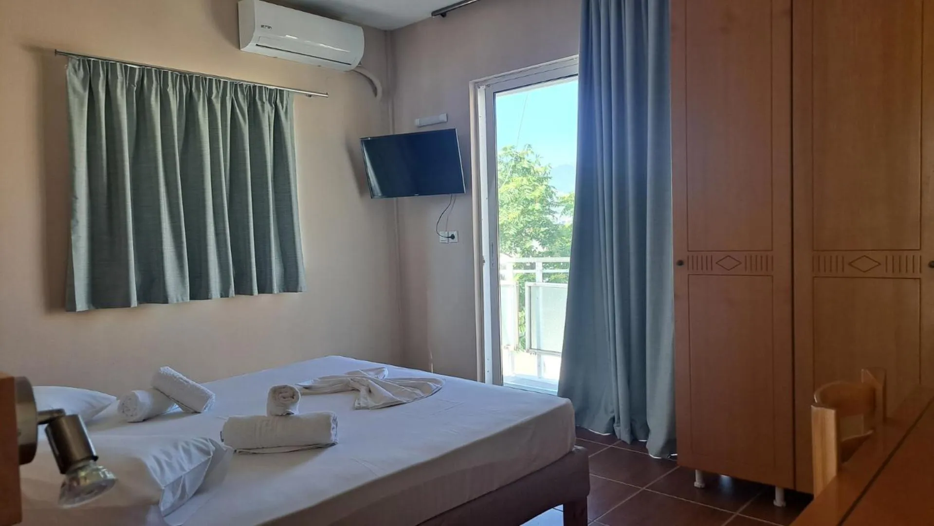 Bed in Bristol Apartments