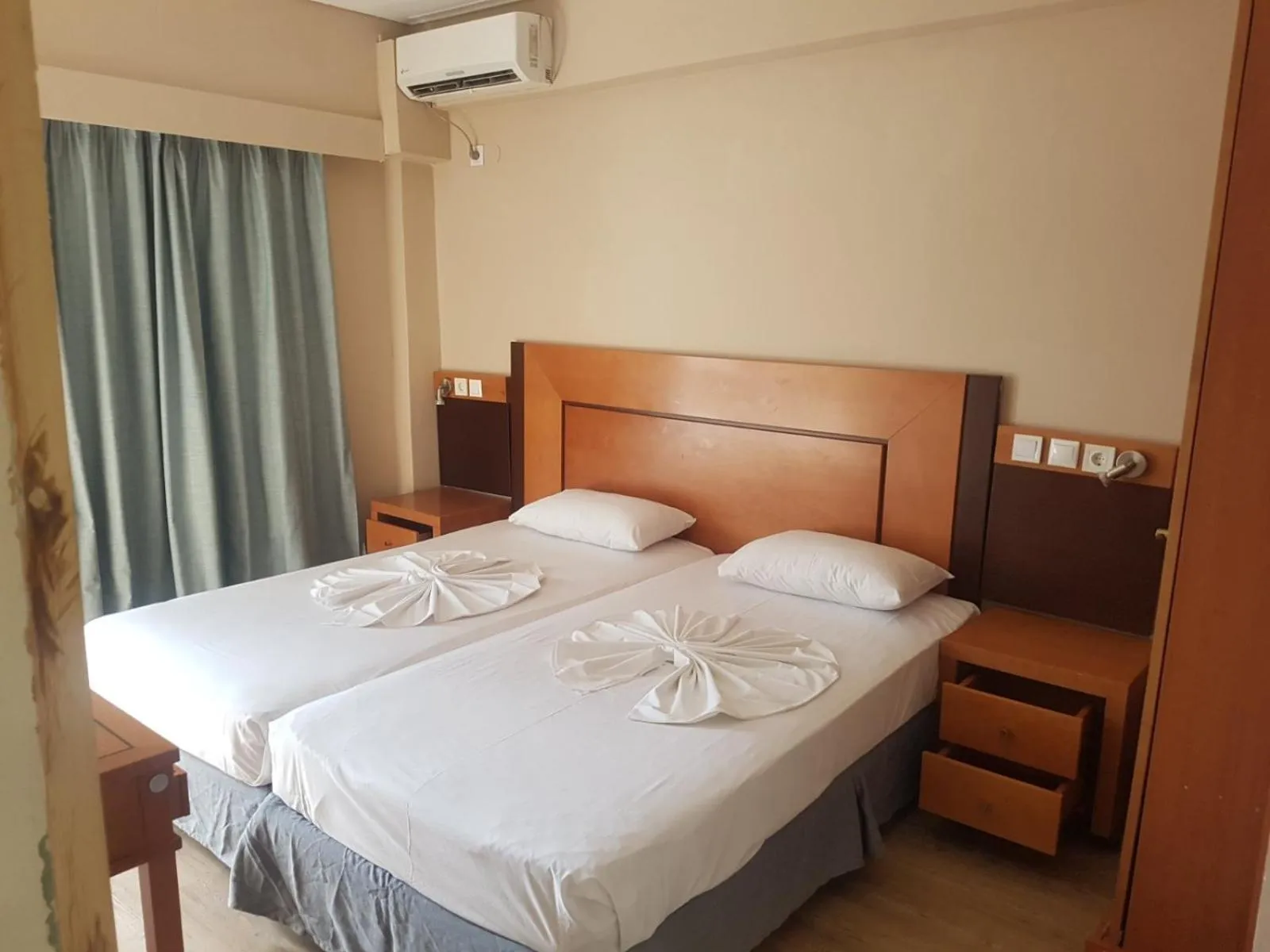 Bed in Bristol Apartments