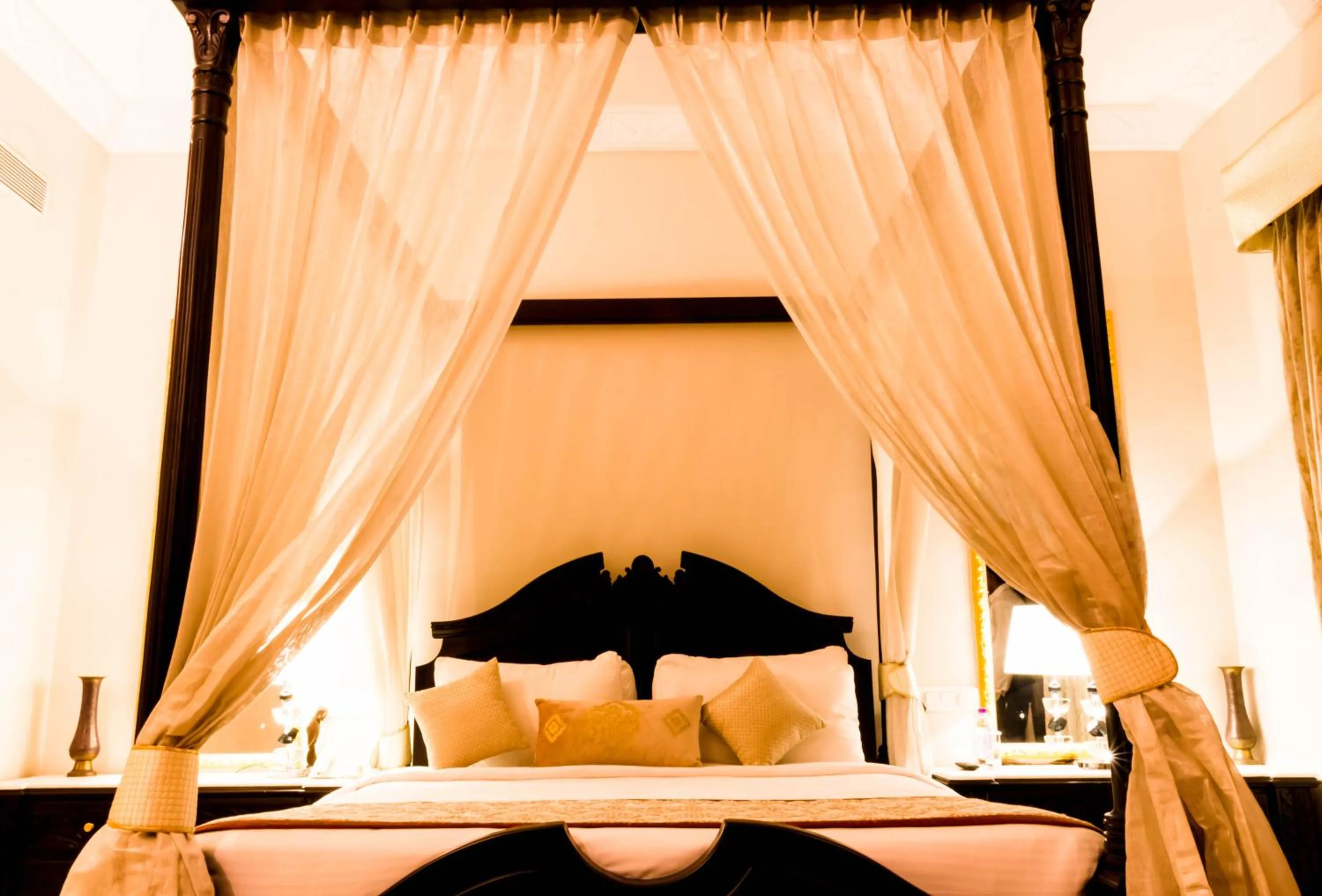 Bed in Pratap Mahal Pushkar IHCL SeleQtion