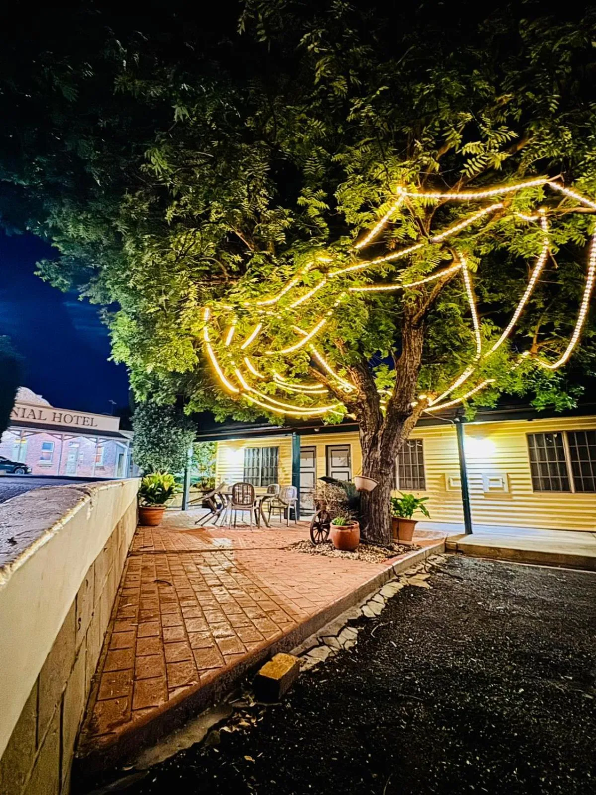 Night in Ten Dollar Town Motel