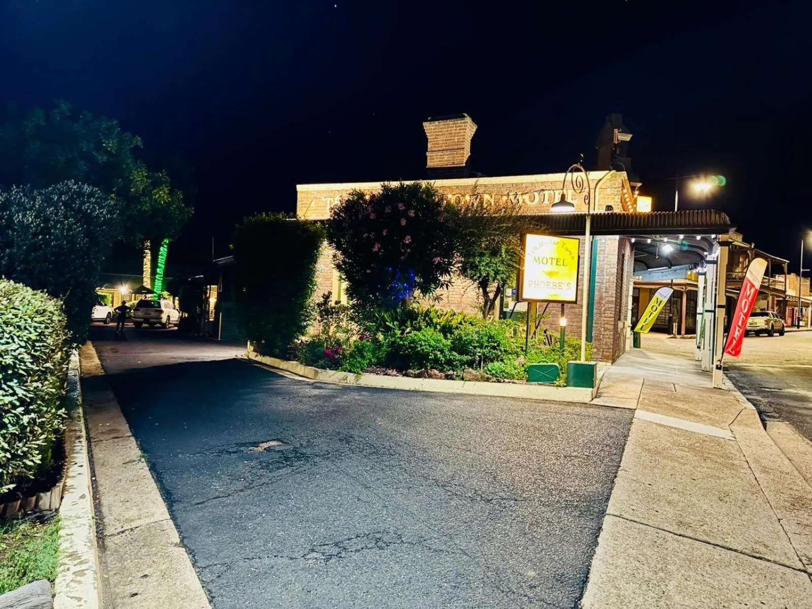 Facade/entrance in Ten Dollar Town Motel