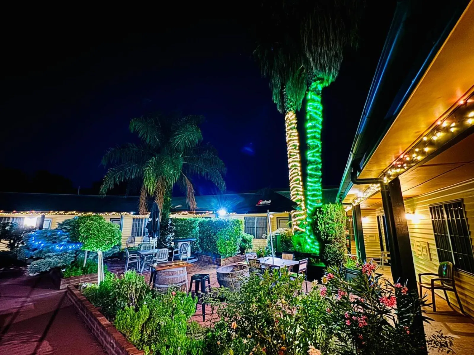 Property building in Ten Dollar Town Motel