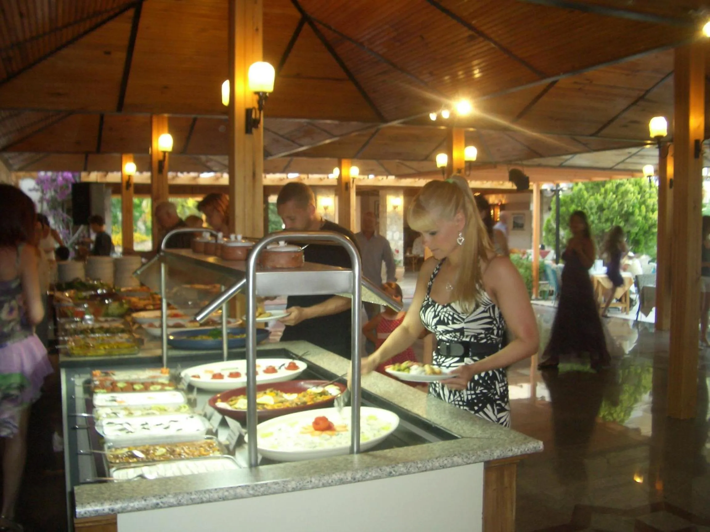Restaurant/places to eat in Perdikia Beach