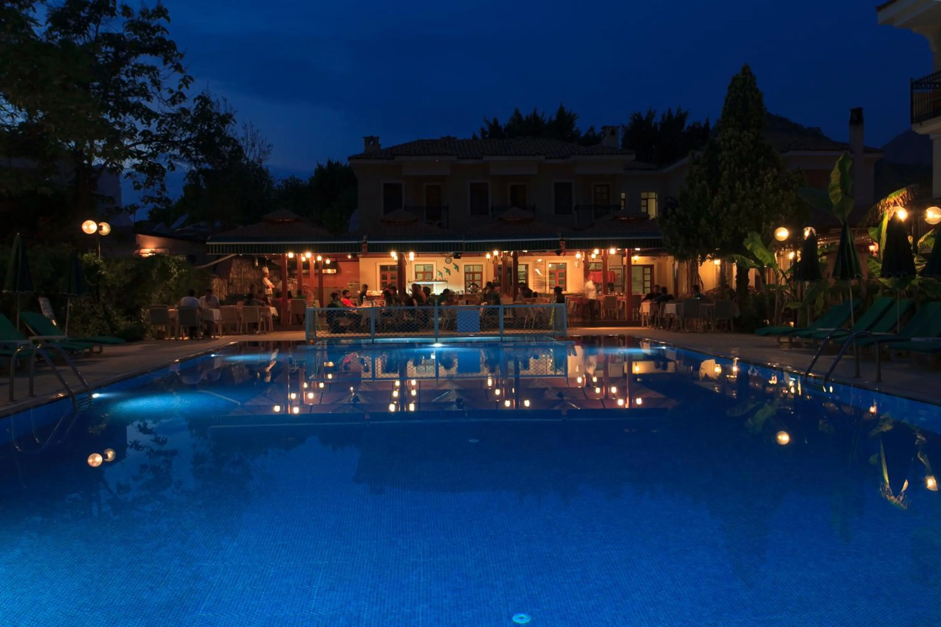 Restaurant/places to eat in Perdikia Beach