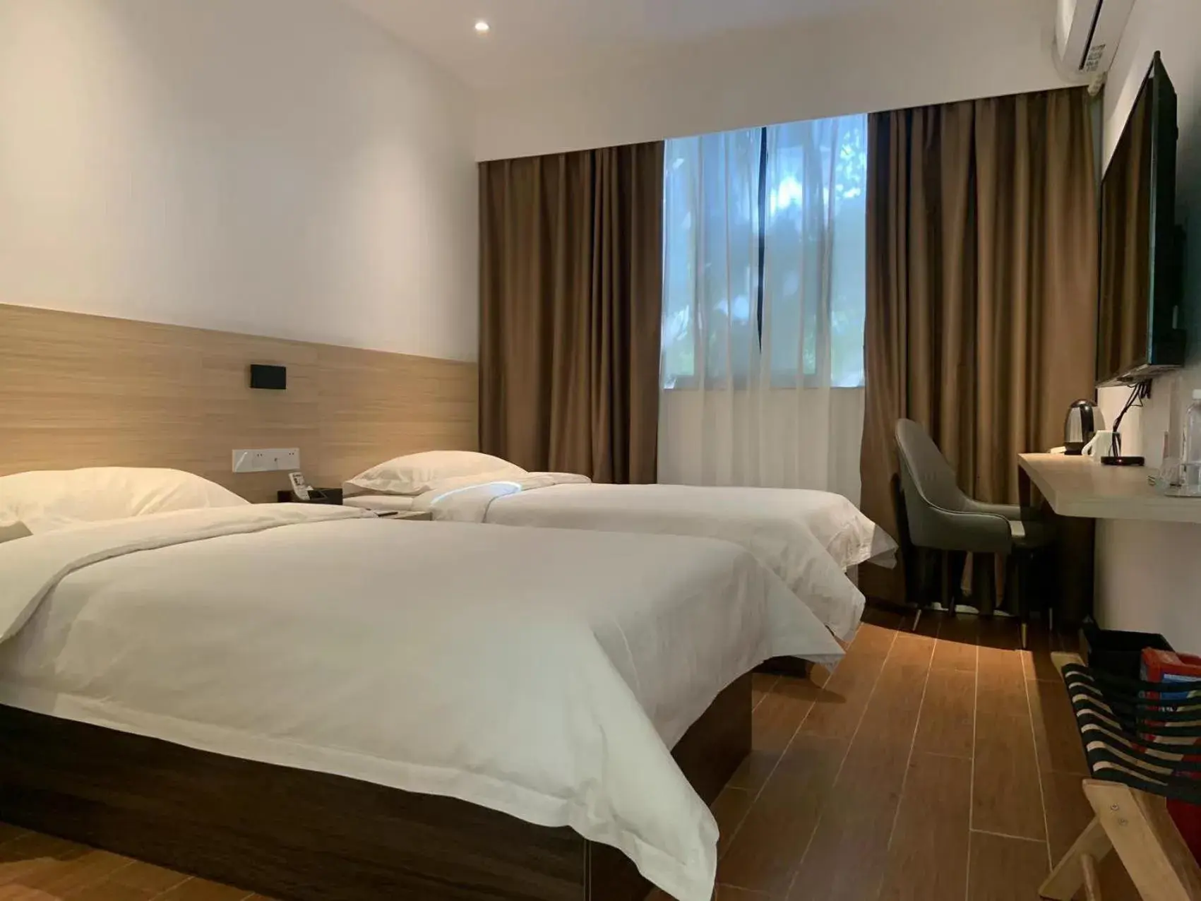 Twin Room with Garden View in Guangzhou Fangyuan Hotel - - Free Shuttle Bus to Canton Fair Complex during 14th Apr to 4th May Twin Room with Garden View in Guangzhou Fangyuan Hotel - - Free Shuttle Bus to Canton Fair Complex during 14th Apr to 4th May