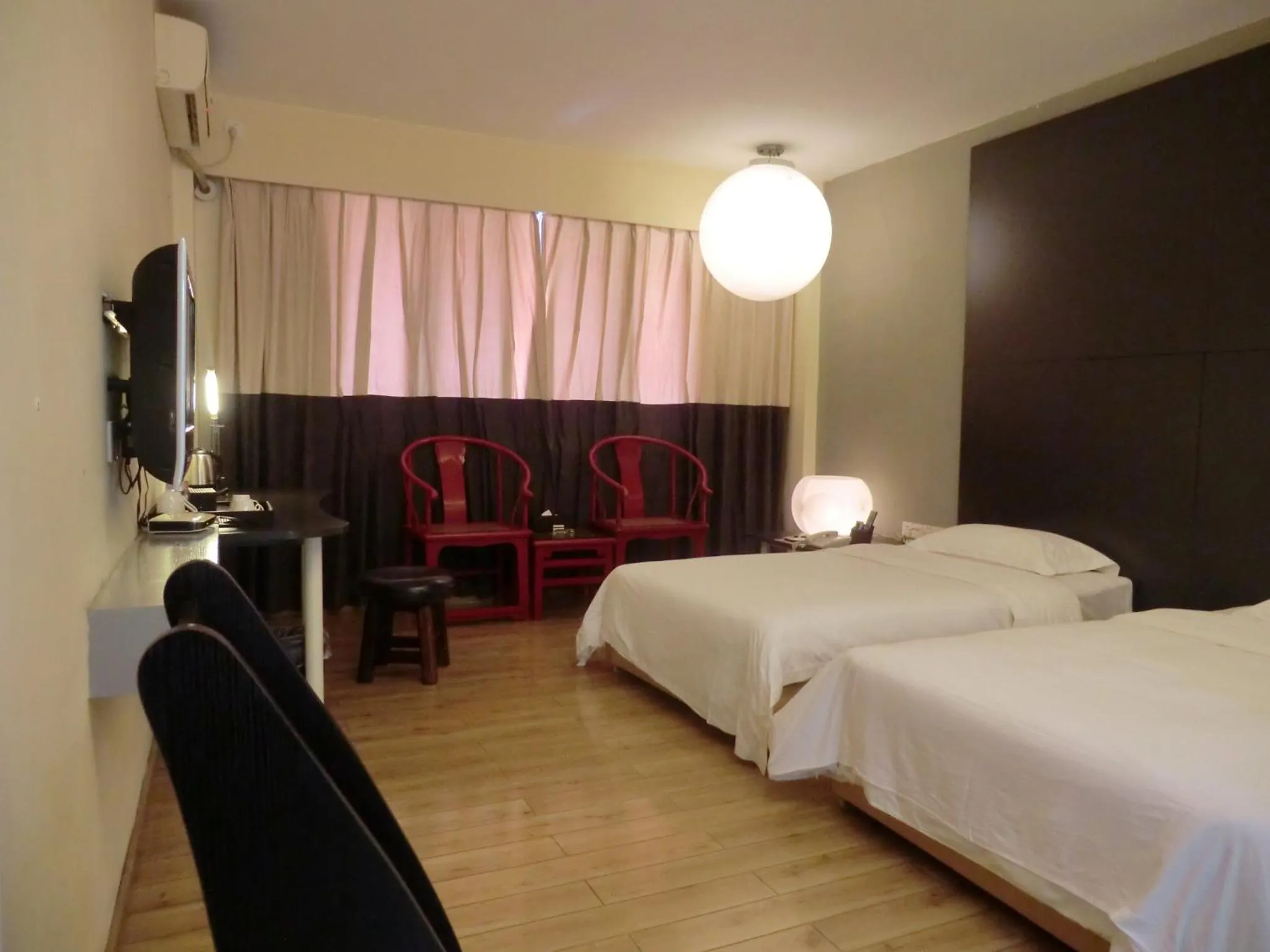 Photo of the whole room, Bed in Guangzhou Fangyuan Hotel