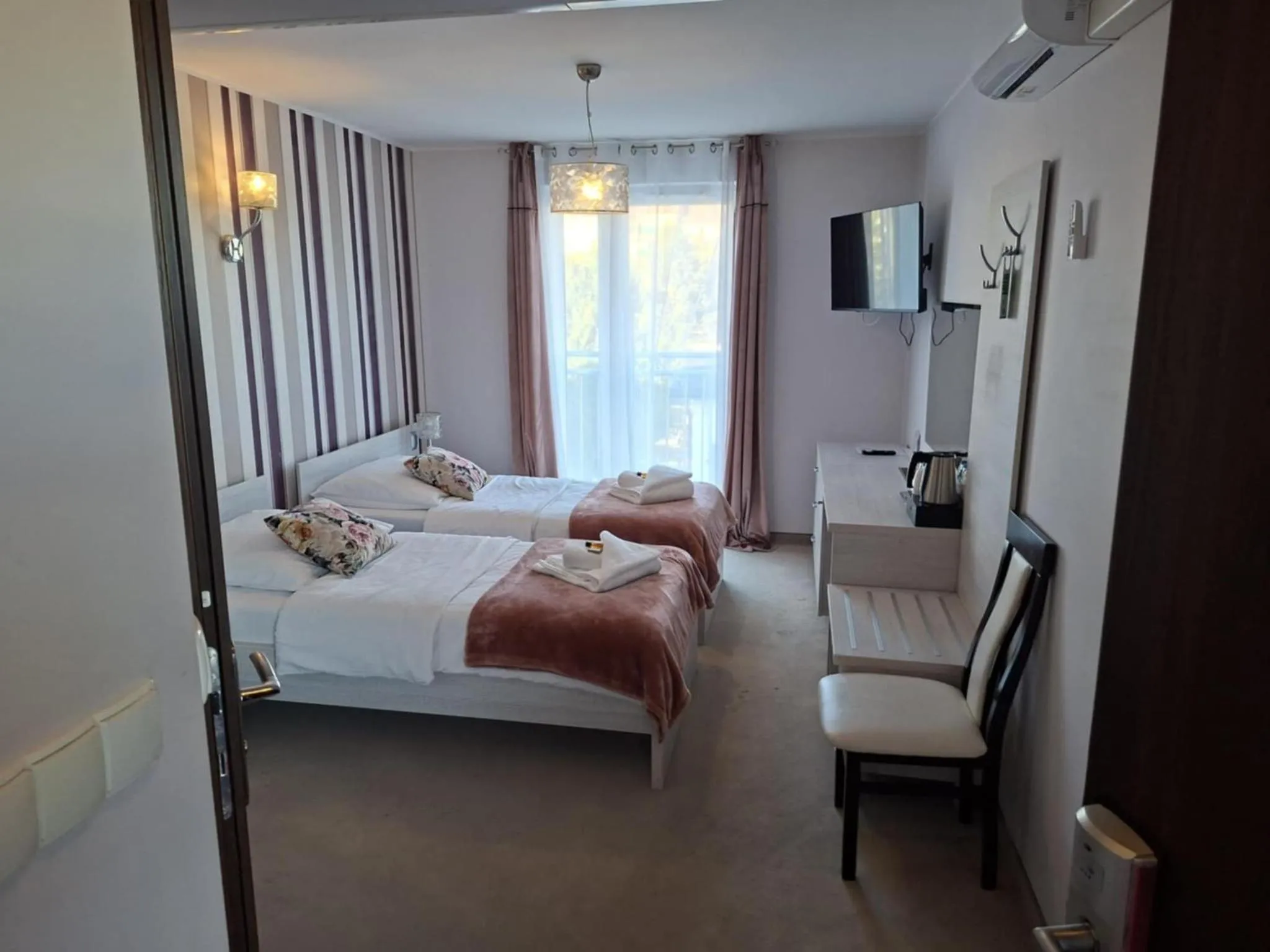 Photo of the whole room, Bed in Volter