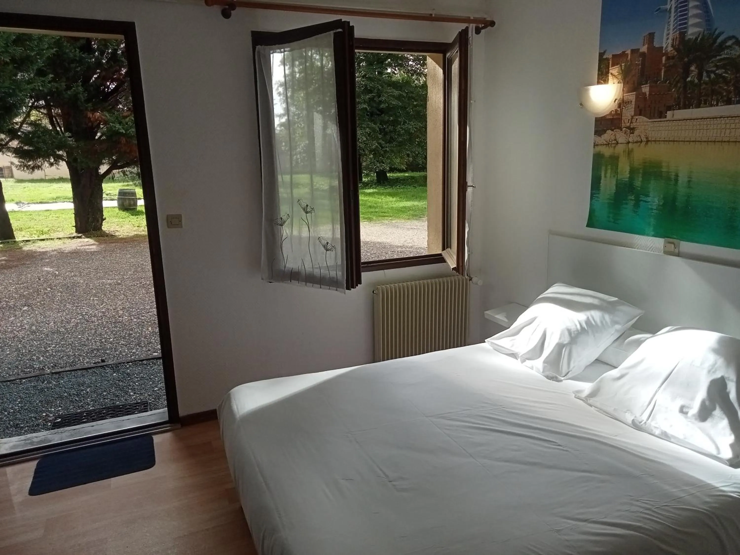 Natural landscape, Bed in Hôtel Restaurant Le Relais de l'Estuaire