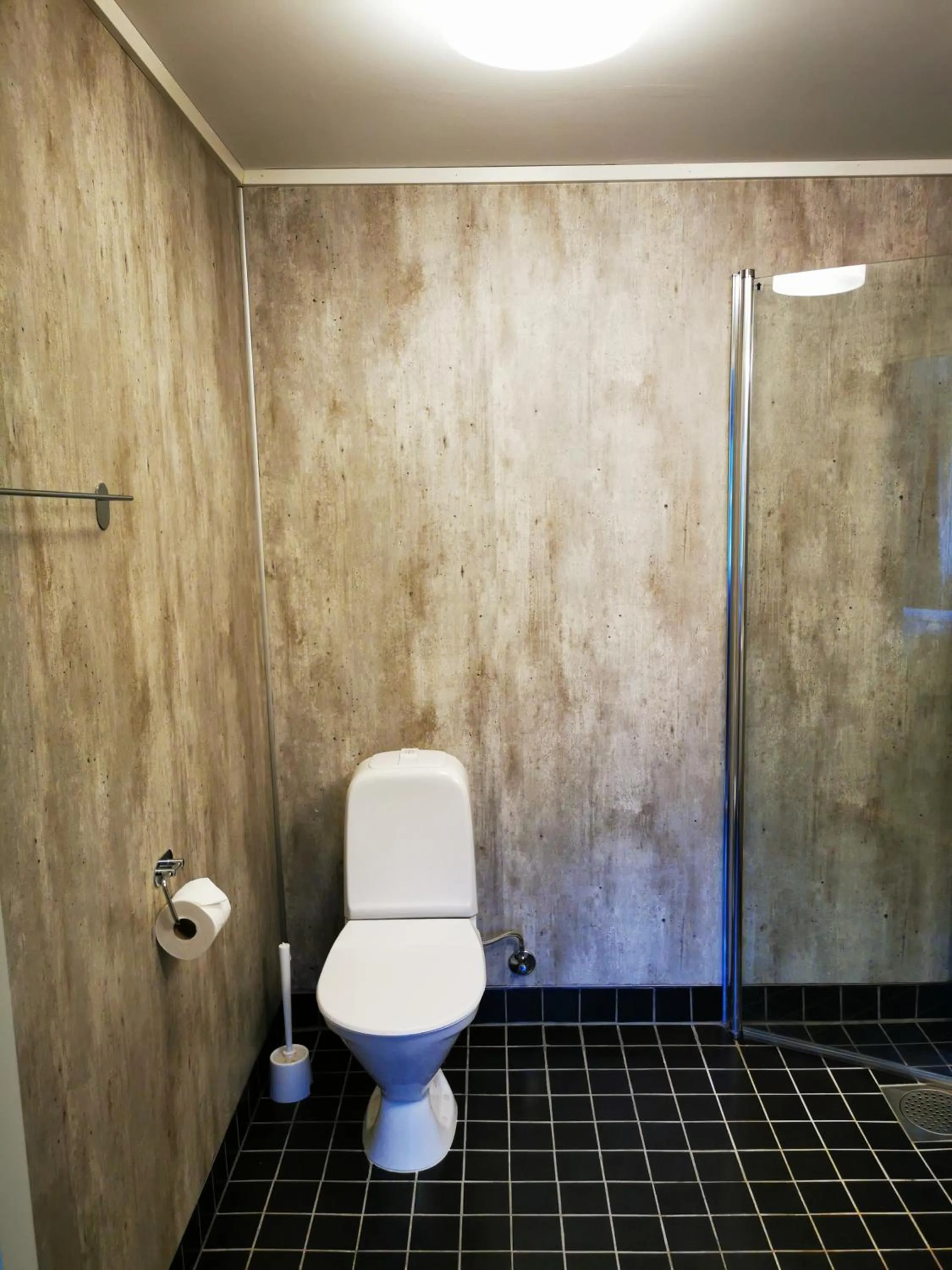 Bathroom in Henningsvær Guesthouse