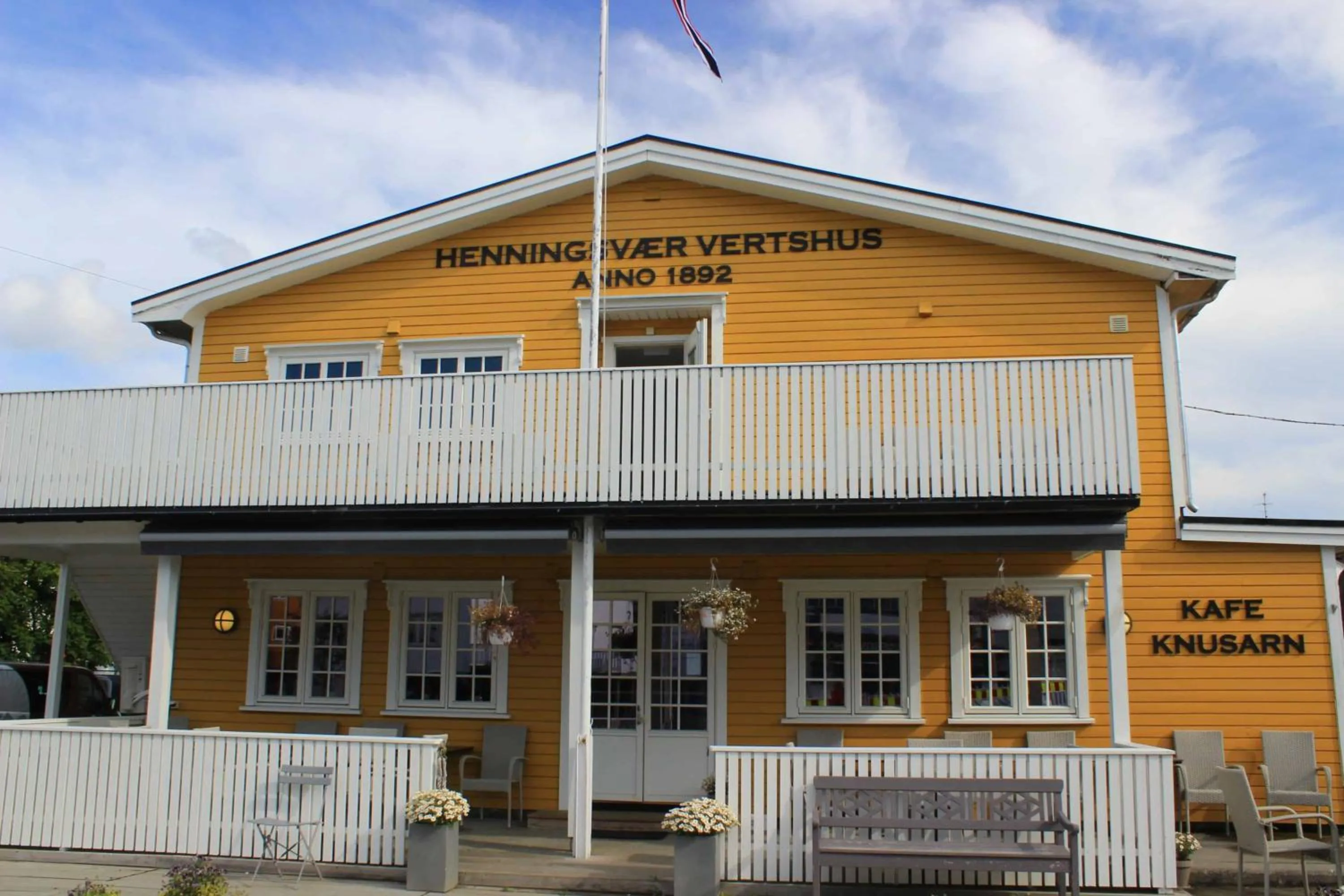 Property building in Henningsvær Guesthouse