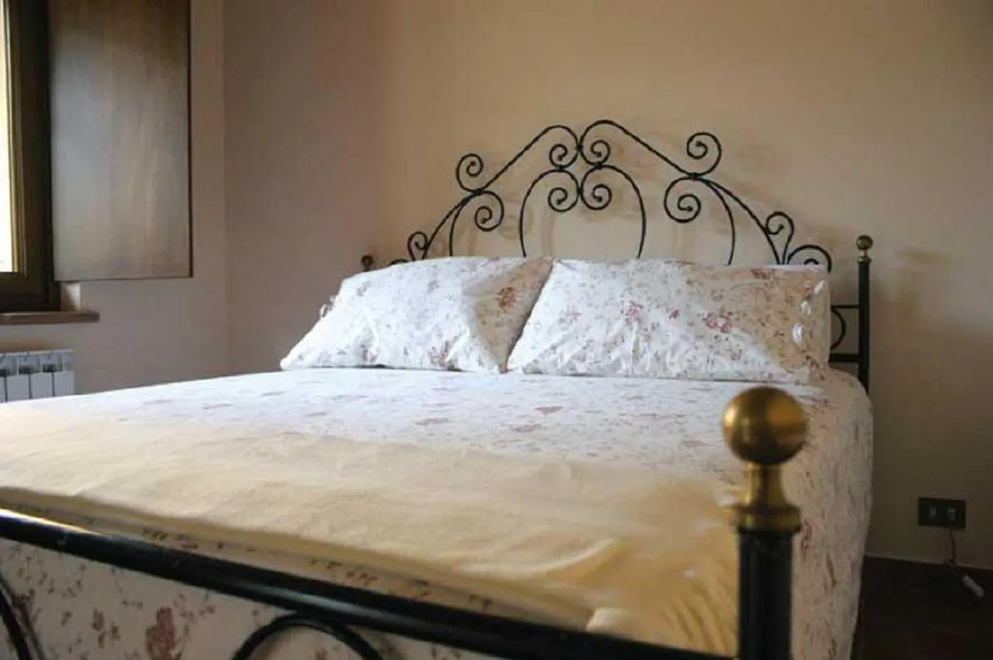 Double Room with Private Bathroom in Cascina Formighezzo