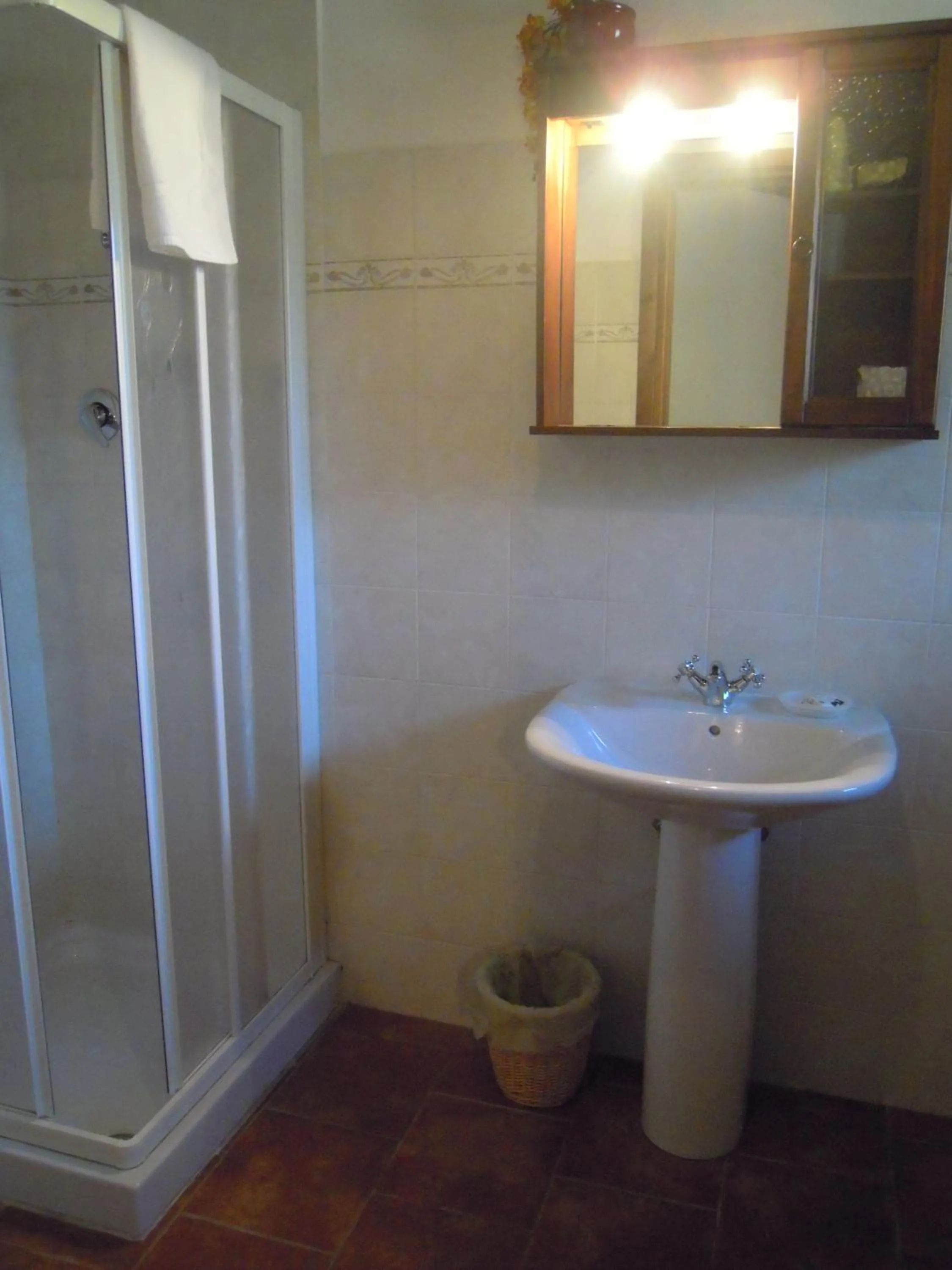 Twin Room with Private Bathroom - single occupancy in Cascina Formighezzo