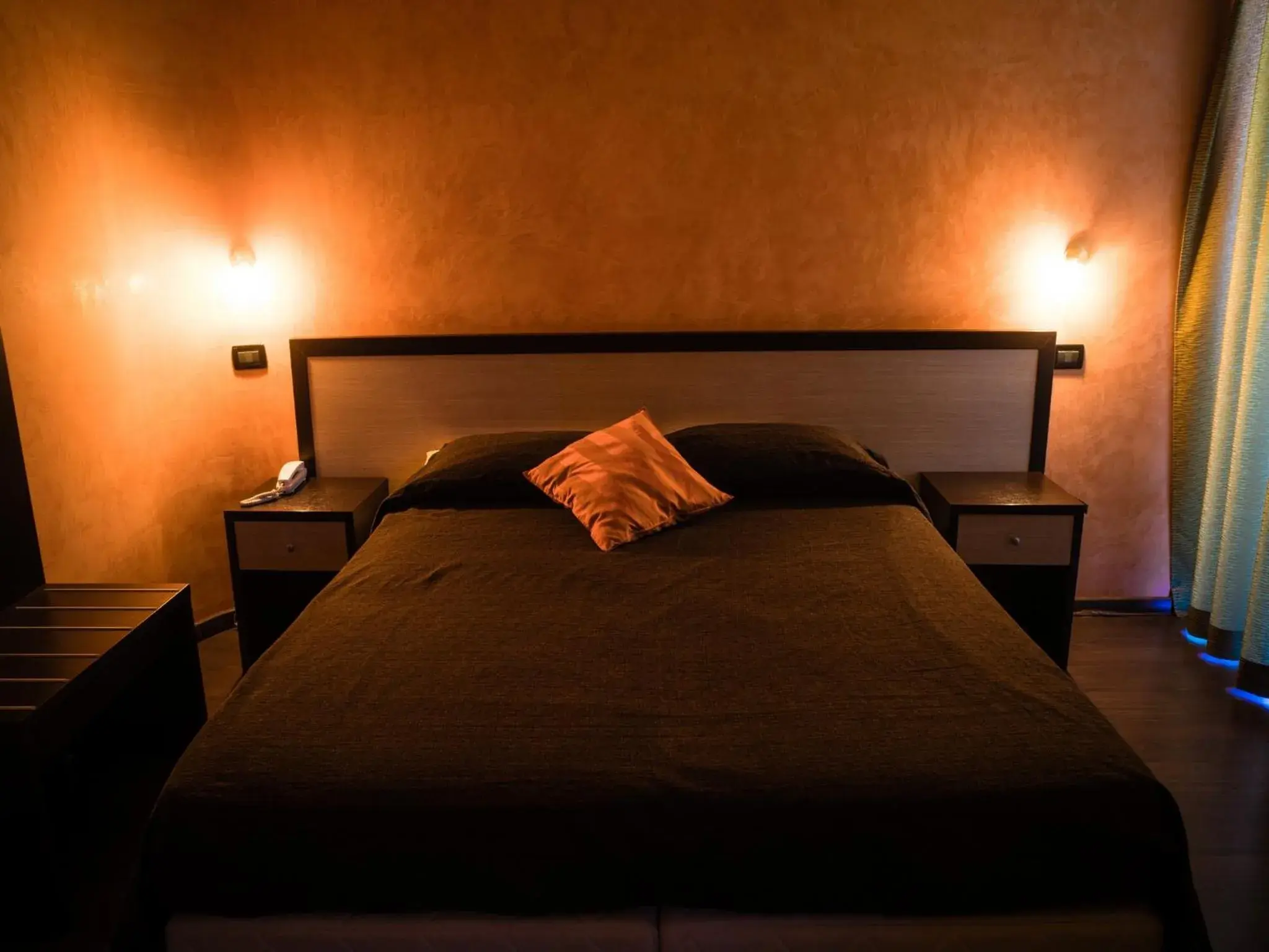 Double Room in Hotel Select Double Room in Hotel Select