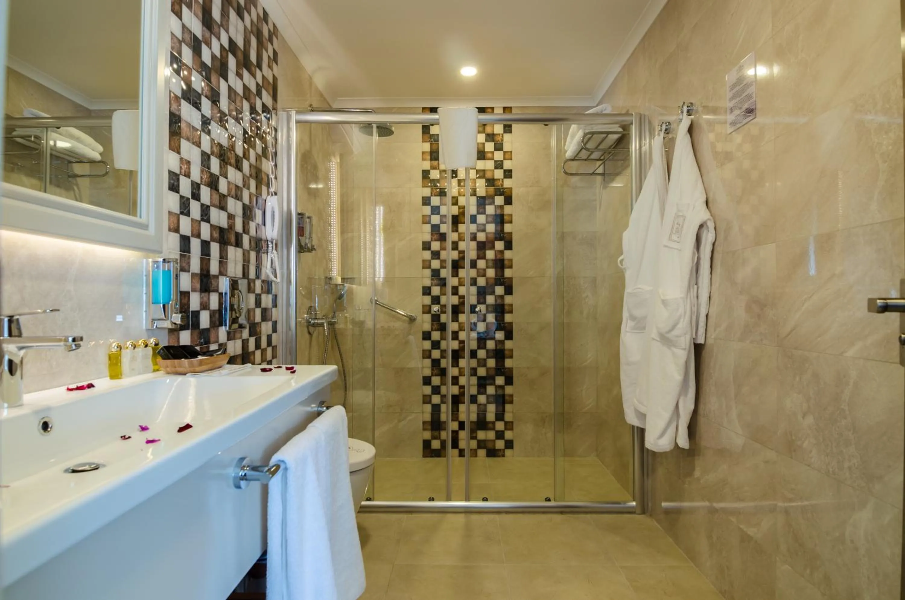 Shower in The Lumos Deluxe Resort Hotel & Spa