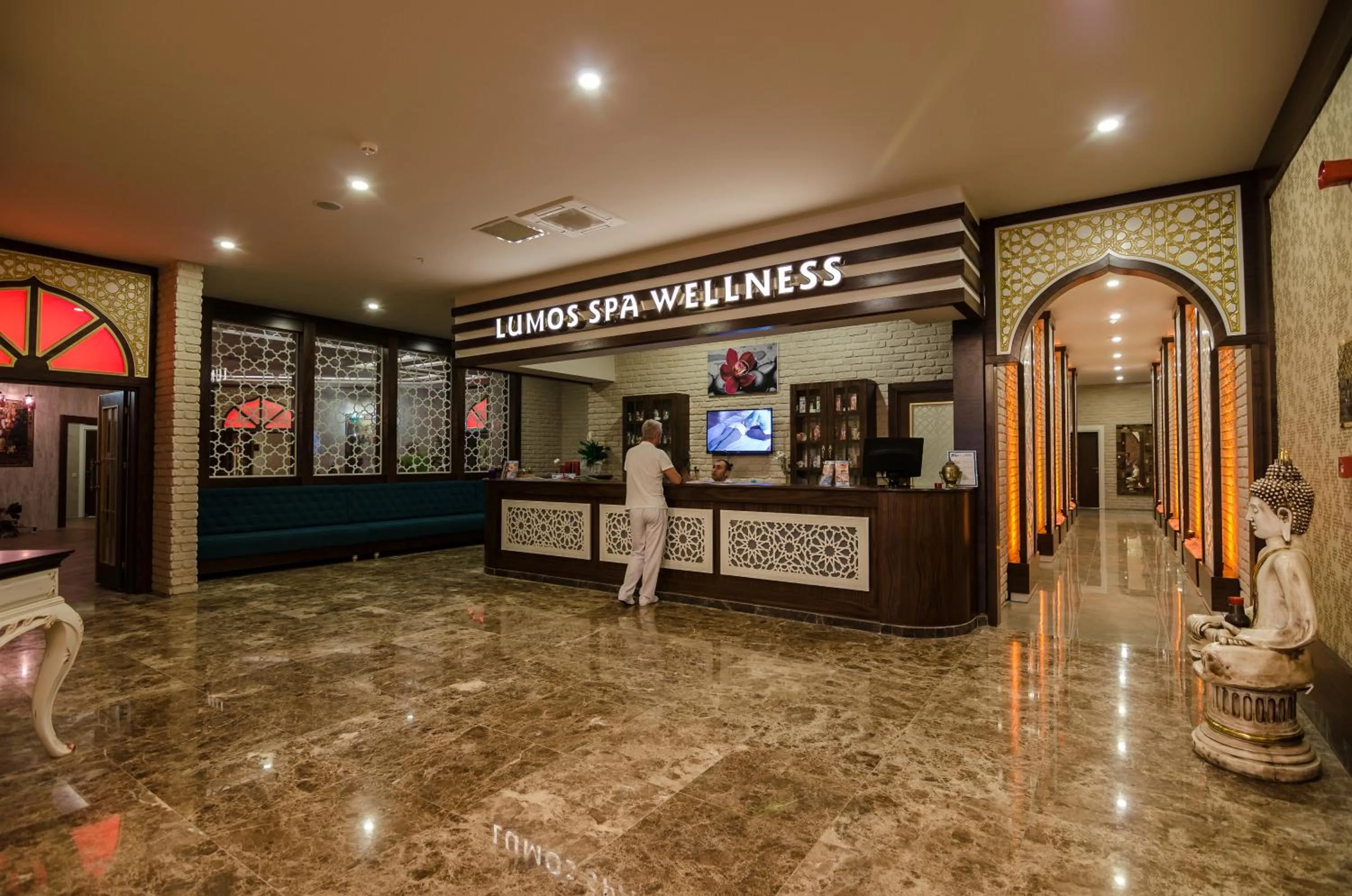 Massage in The Lumos Deluxe Resort Hotel & Spa