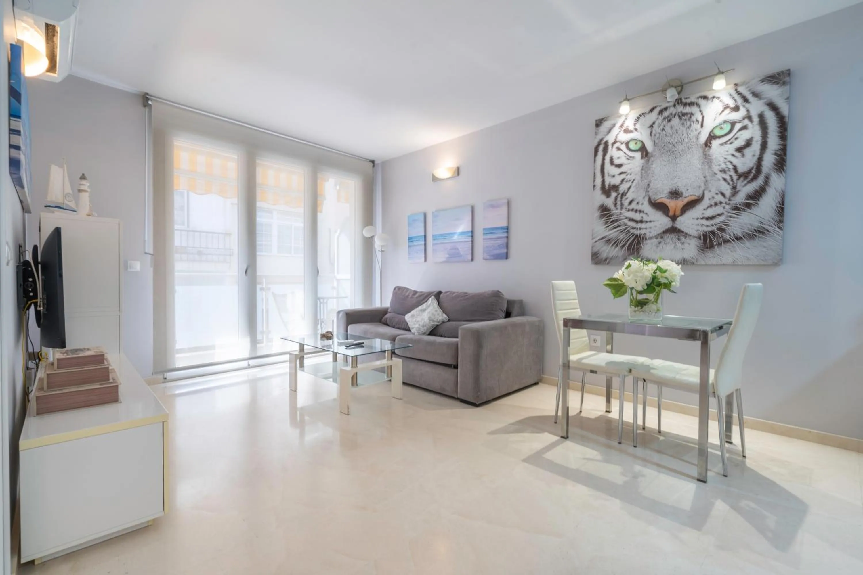 Living room in Apartamentos Castillo by Sur Suites