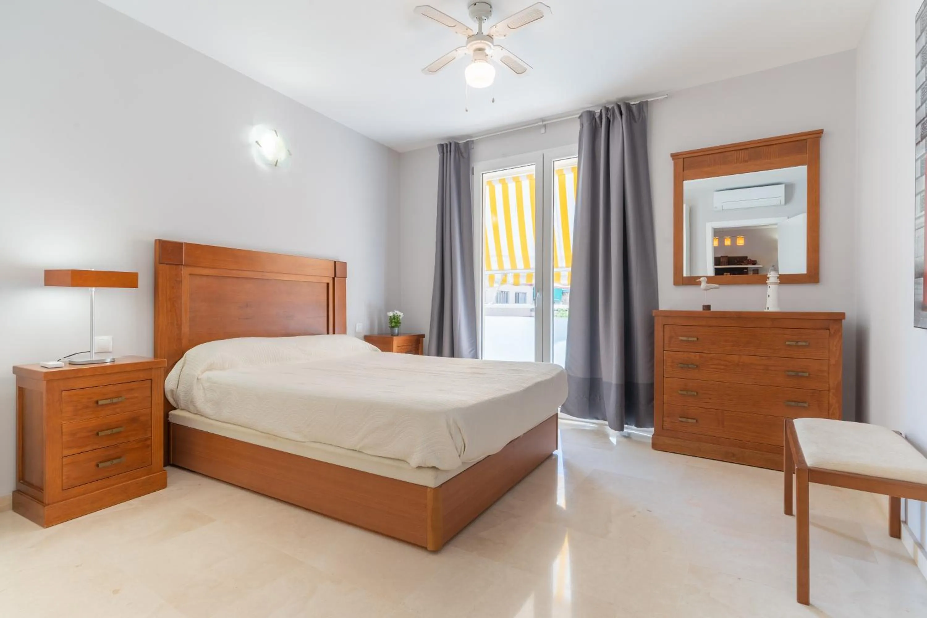 Photo of the whole room, Bed in Apartamentos Castillo by Sur Suites