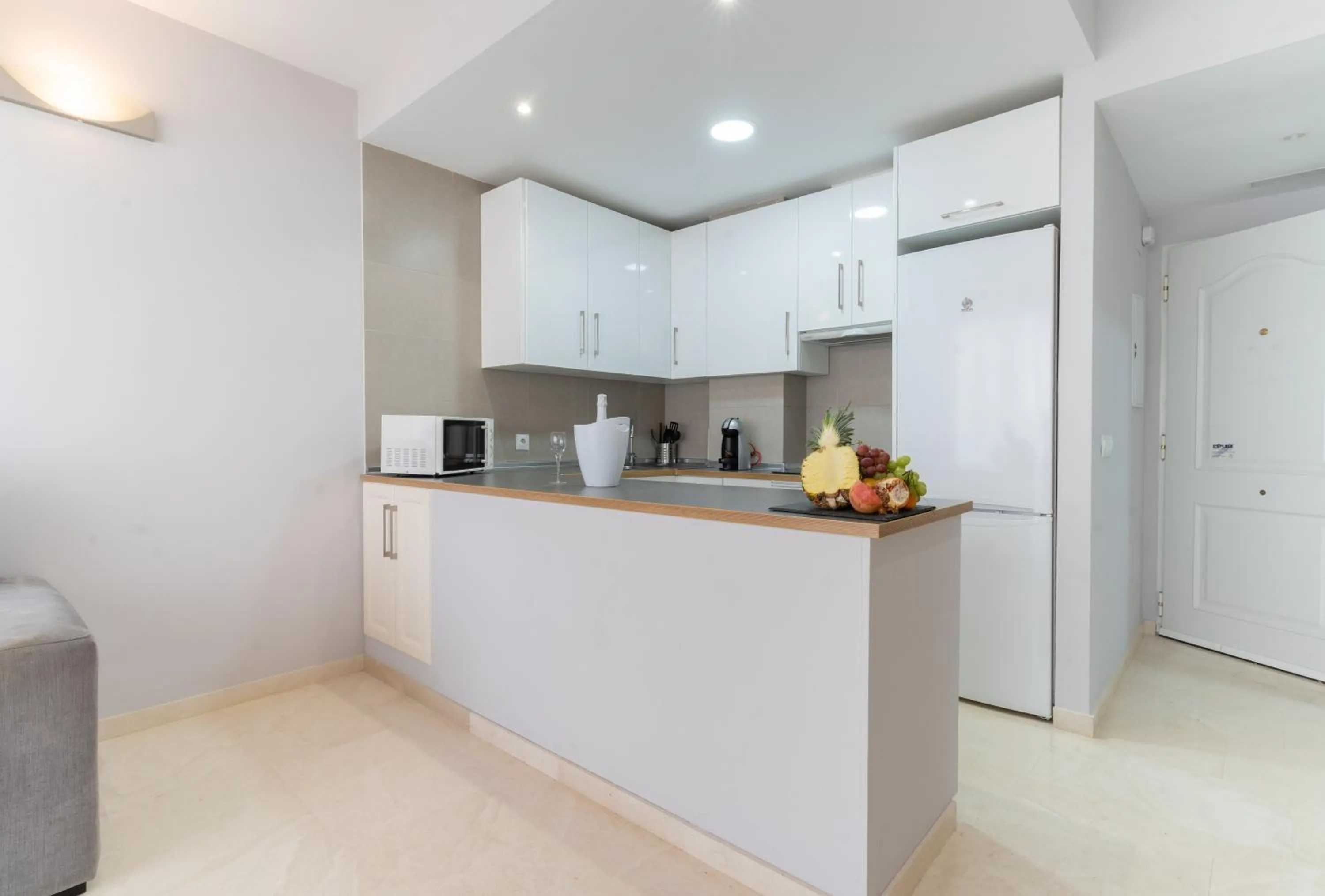 Kitchen or kitchenette in Apartamentos Castillo by Sur Suites