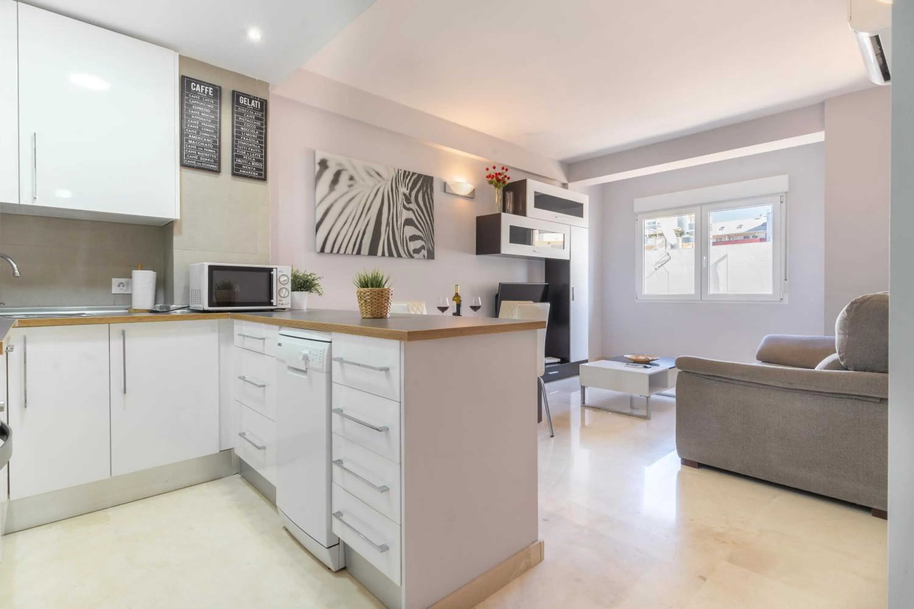 Kitchen or kitchenette in Apartamentos Castillo by Sur Suites