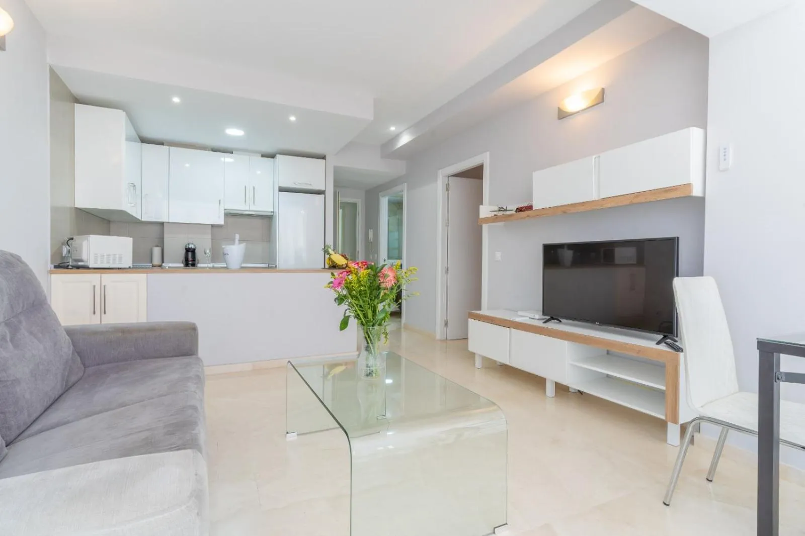 Living room in Apartamentos Castillo by Sur Suites