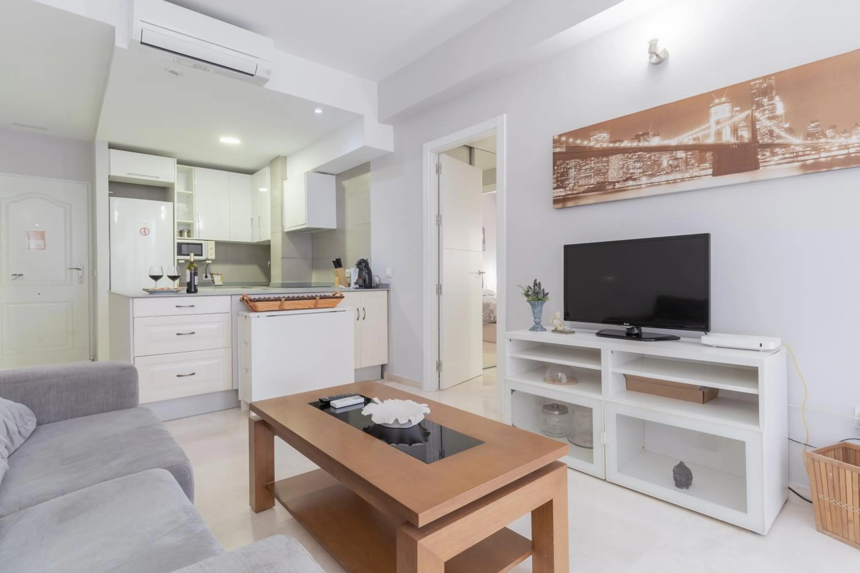 Kitchen or kitchenette in Apartamentos Castillo by Sur Suites