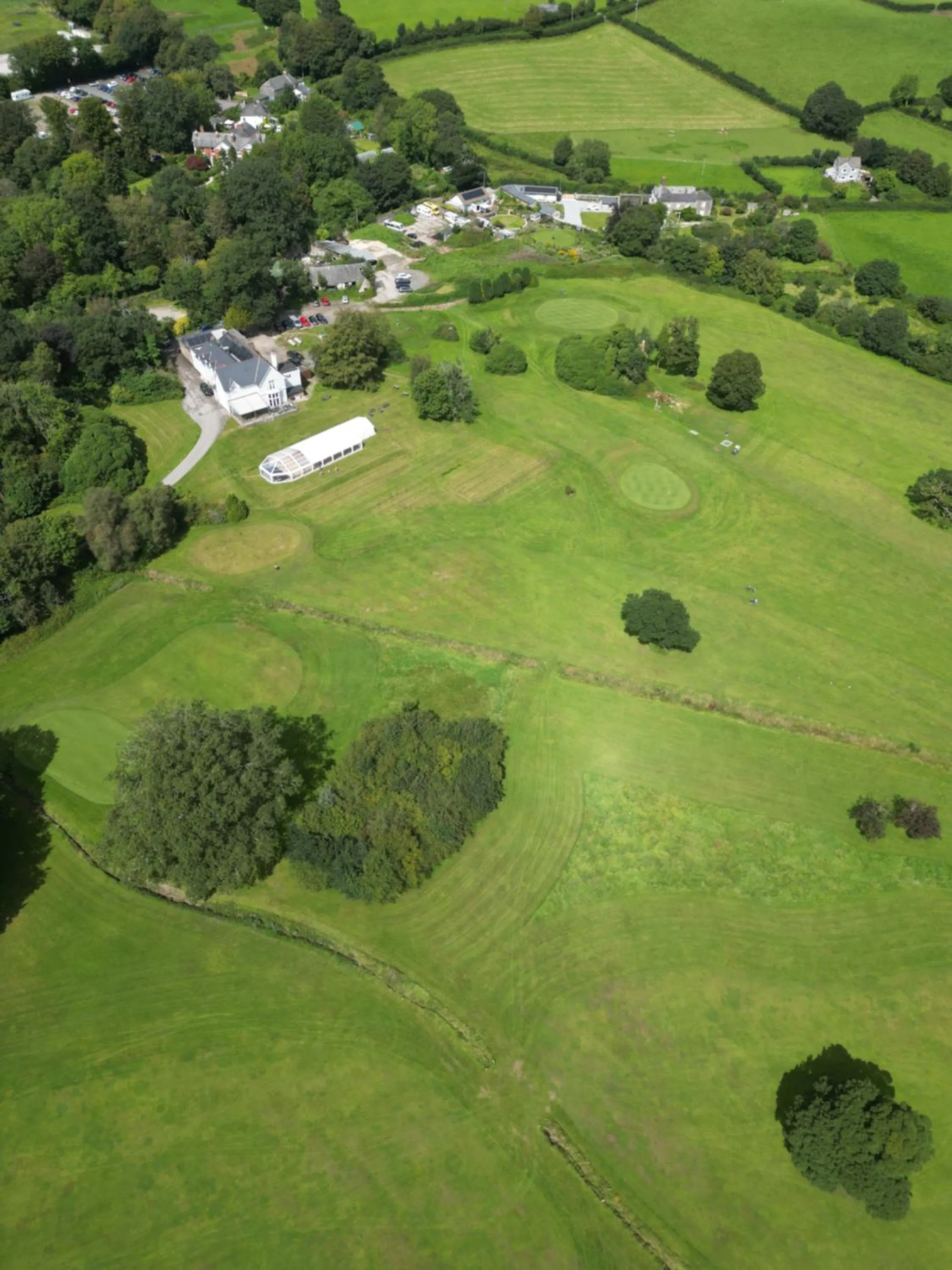 Property building in Welbeck Manor and Golf