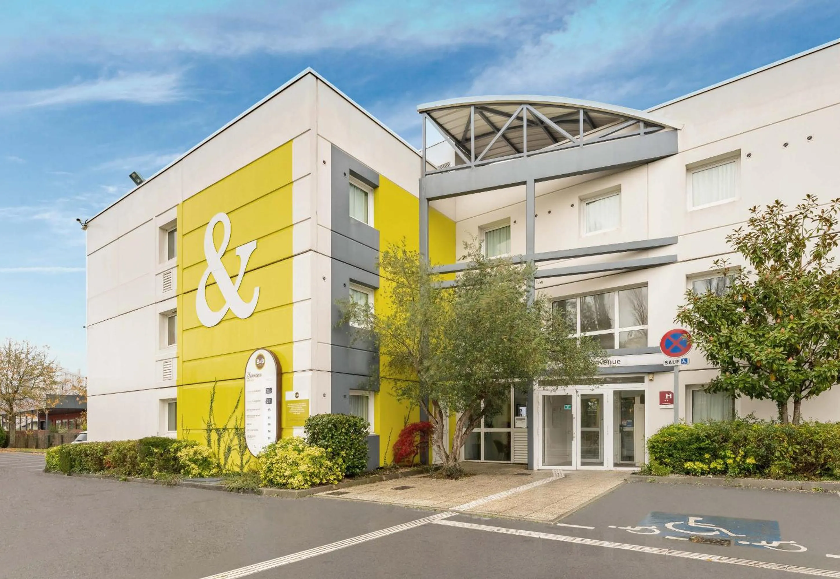 Property building in B&B HOTEL Douai Parc Des Expos Cuincy