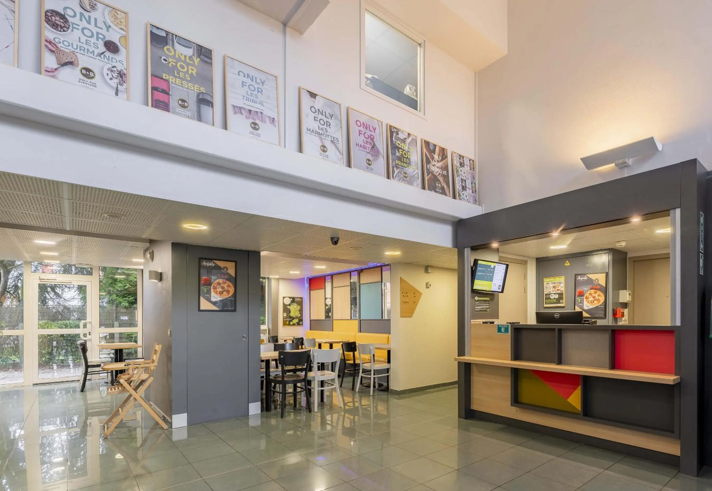 Lobby or reception in B&B HOTEL Douai Parc Des Expos Cuincy