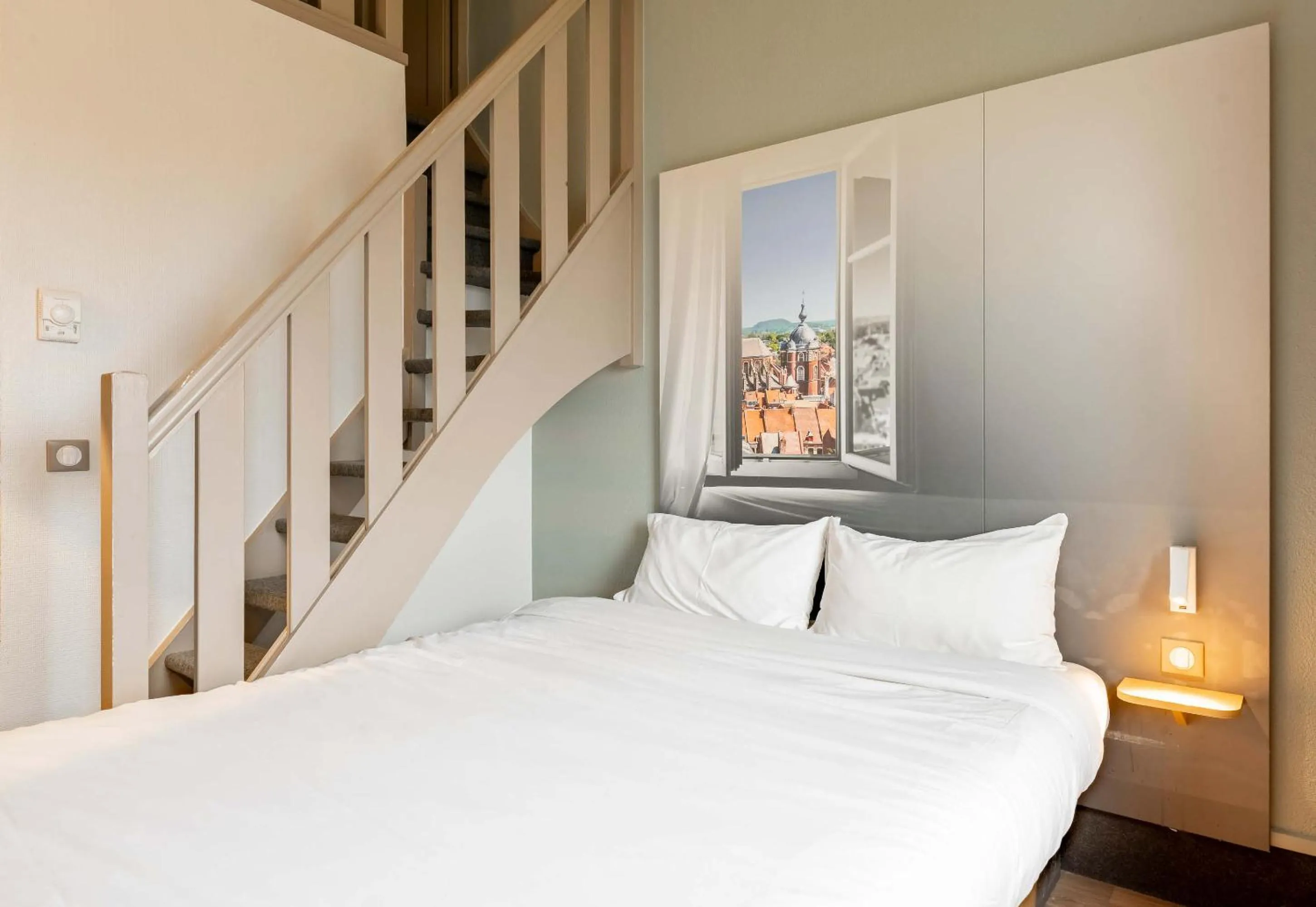 Bedroom, Bed in B&B HOTEL Douai Parc Des Expos Cuincy