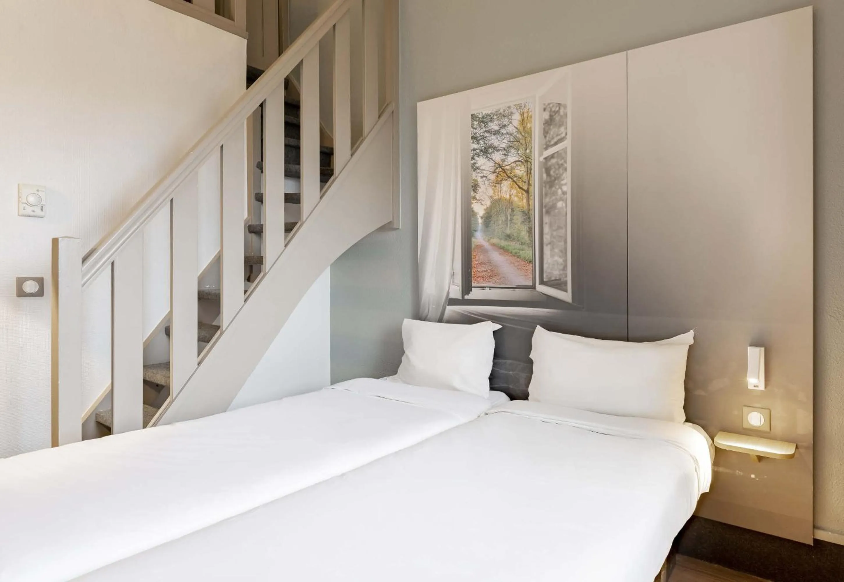 Bedroom, Bed in B&B HOTEL Douai Parc Des Expos Cuincy