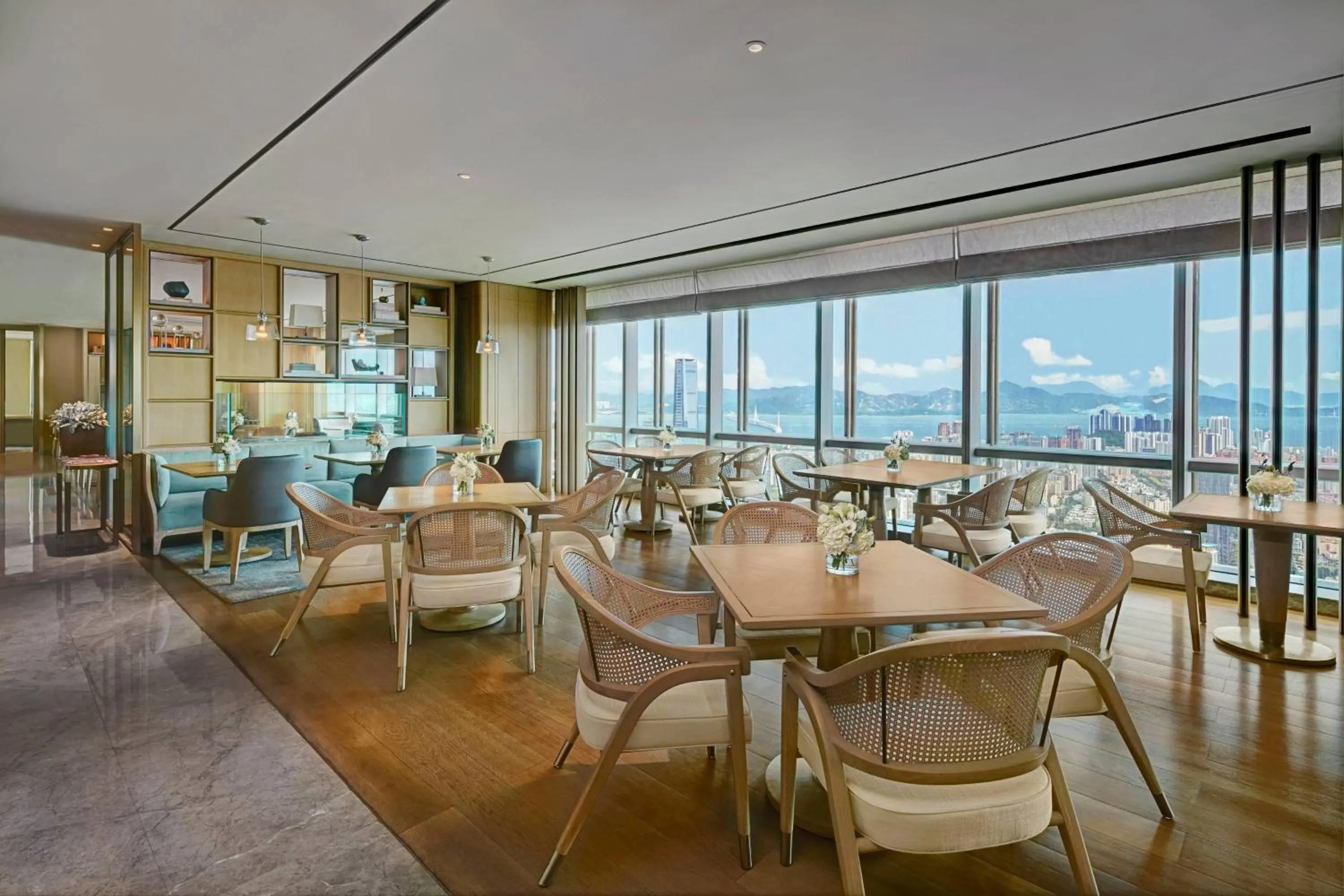 Lounge or bar in Shenzhen Marriott Hotel Nanshan