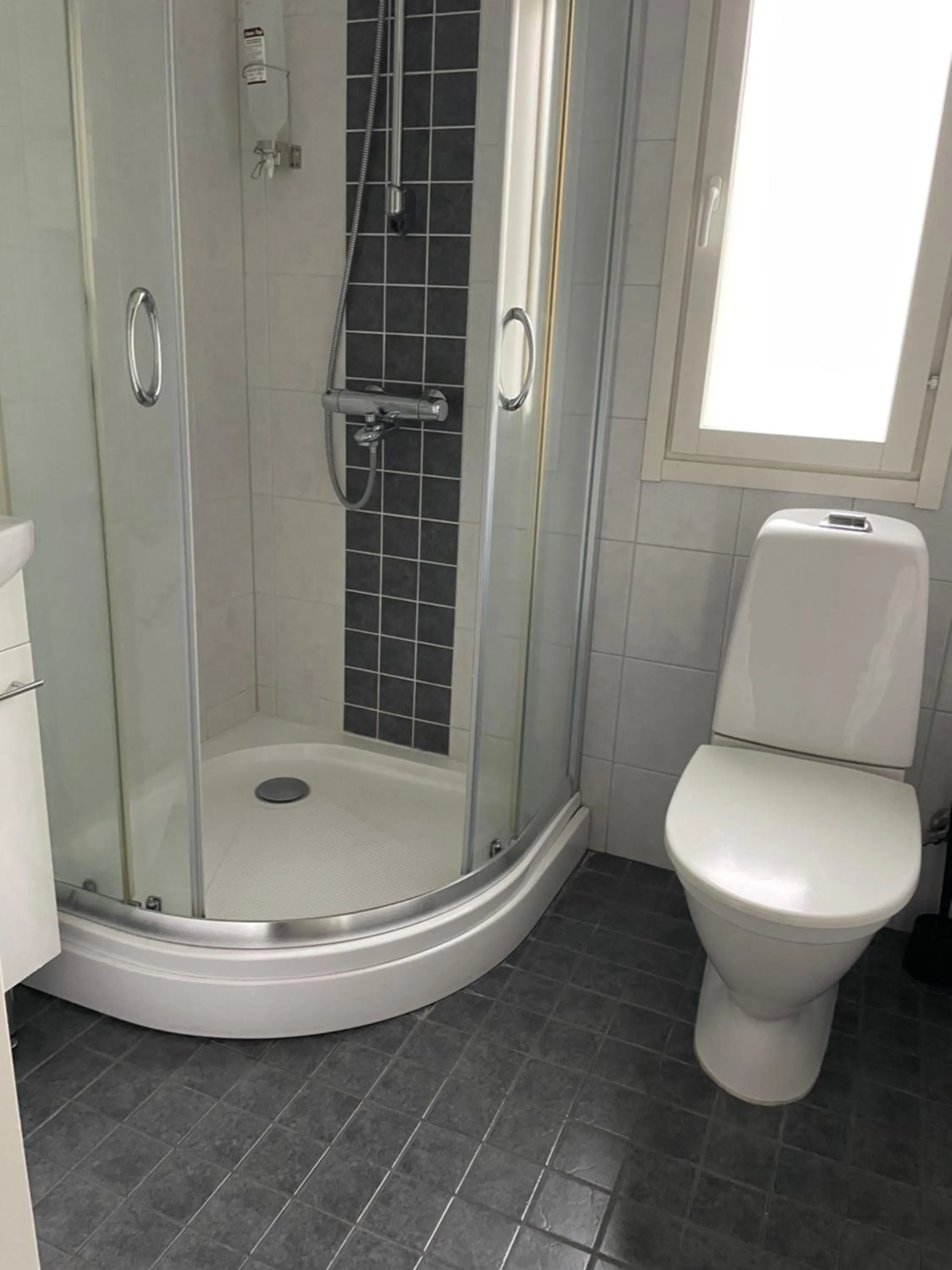 Shower in Hotelli Kontio