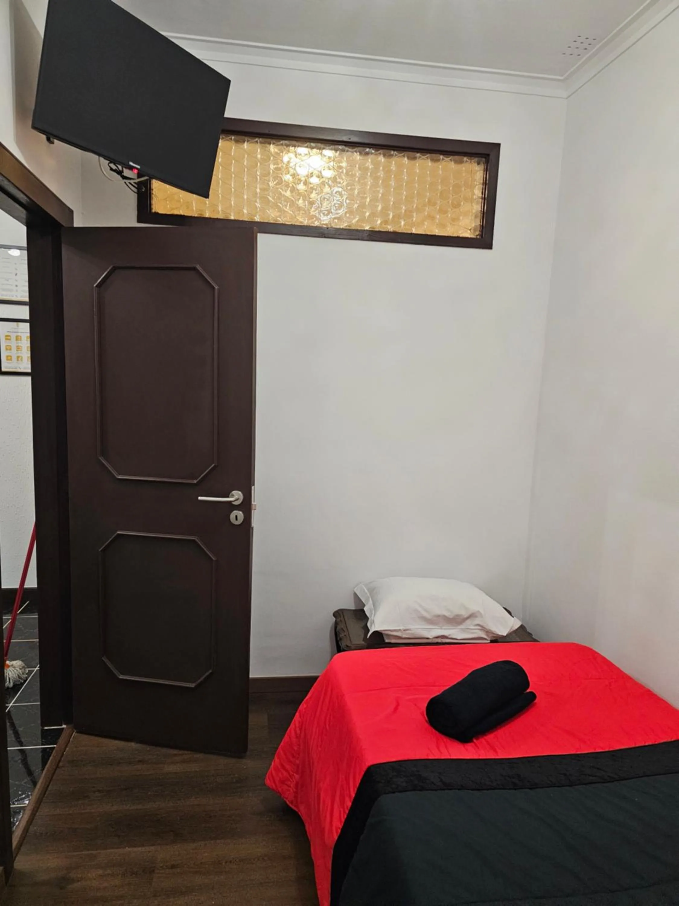 Bedroom, Bed in Reis Apartment