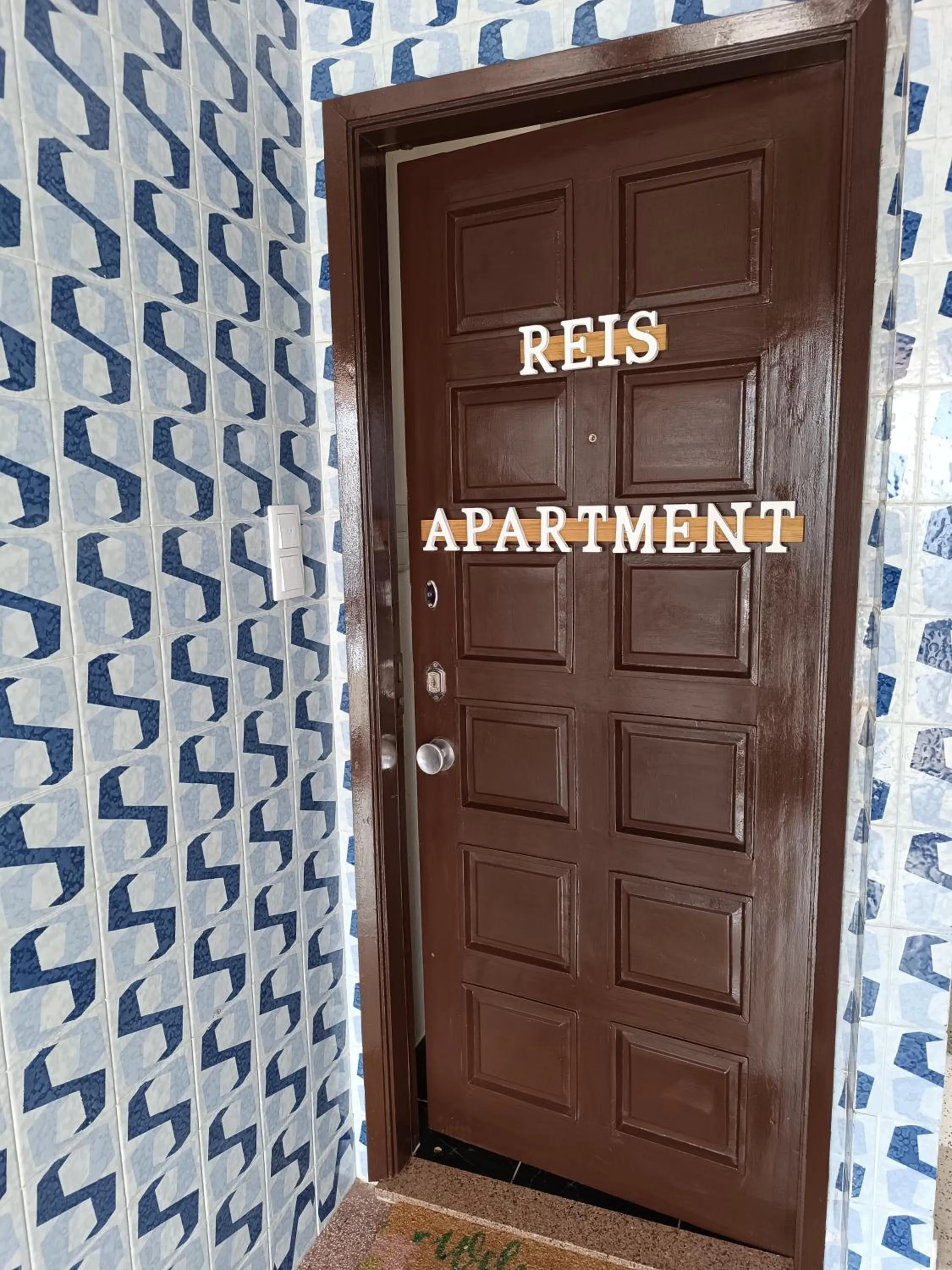 Property building in Reis Apartment