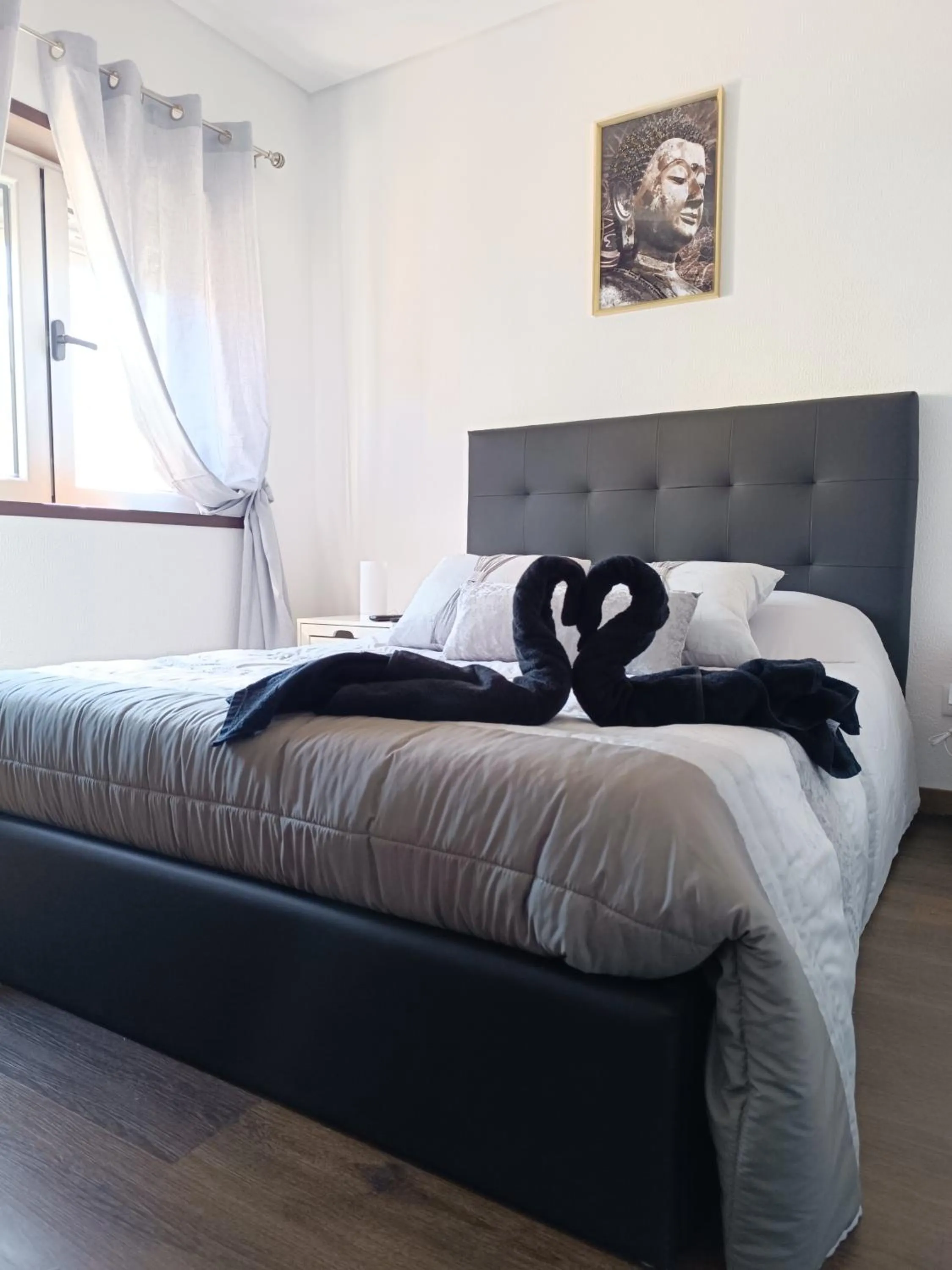 Bedroom, Bed in Reis Apartment