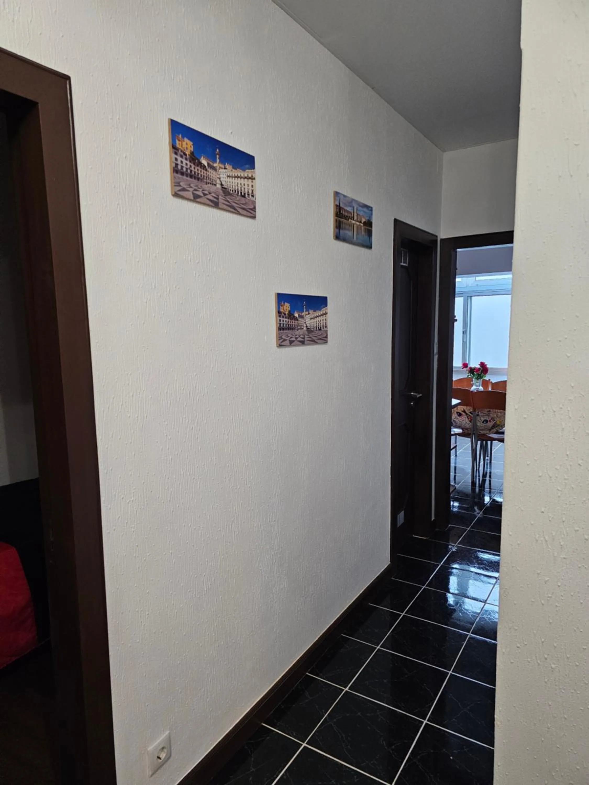 Facade/entrance in Reis Apartment