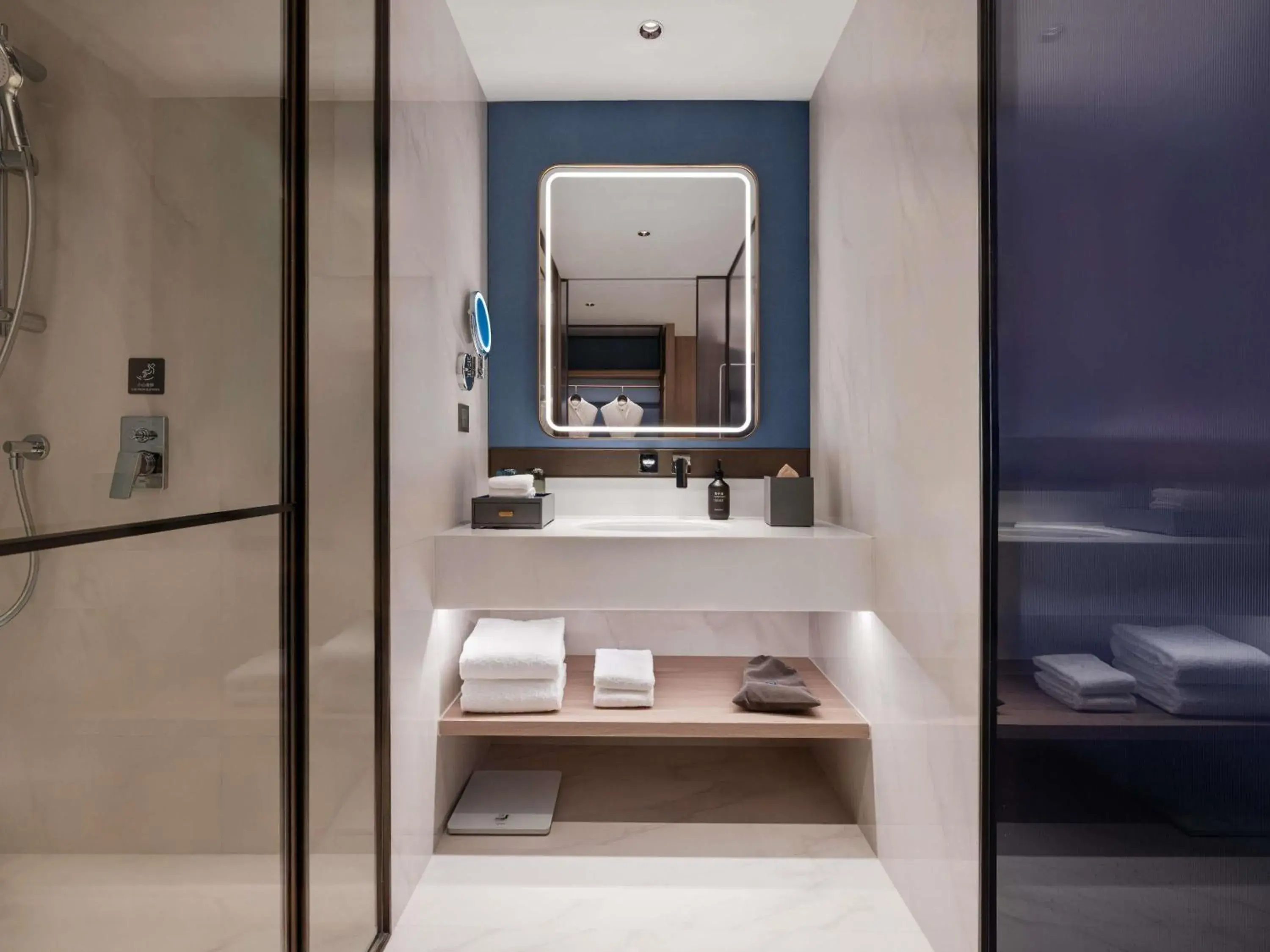 Superior King Room in NOVOTEL Zhoushan Luting Superior King Room in NOVOTEL Zhoushan Luting