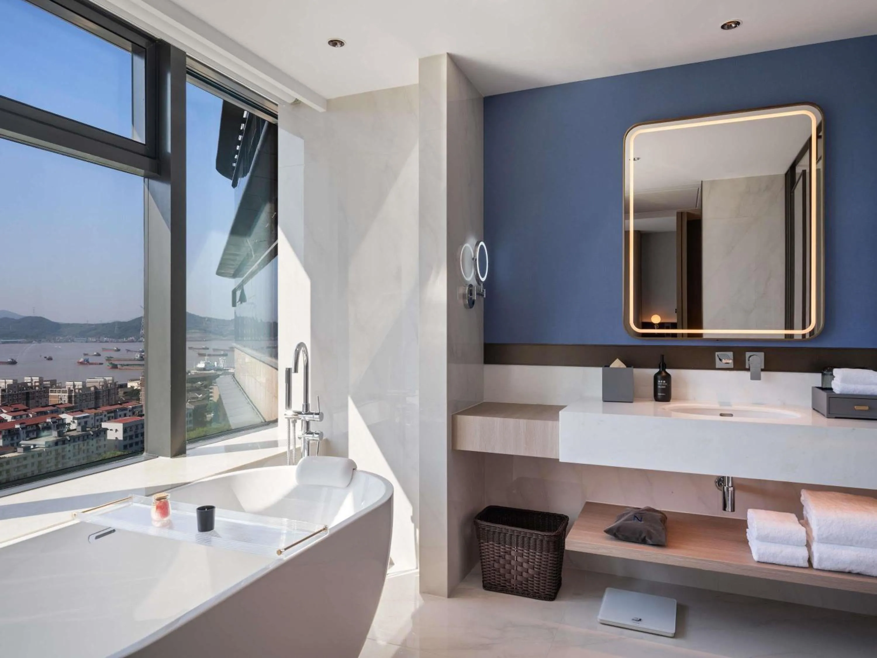 Executive King Room in NOVOTEL Zhoushan Luting