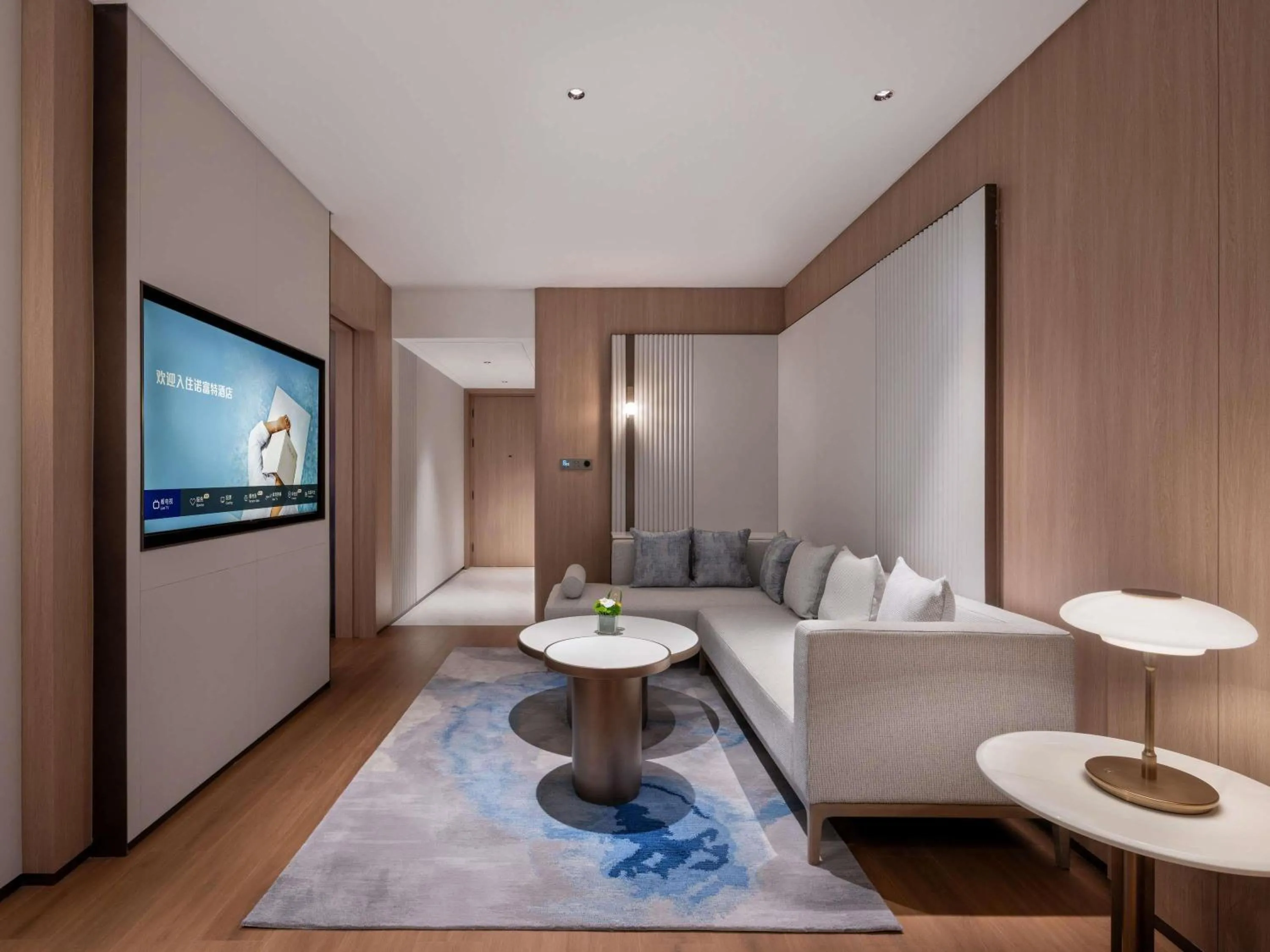 Deluxe King Suite in NOVOTEL Zhoushan Luting