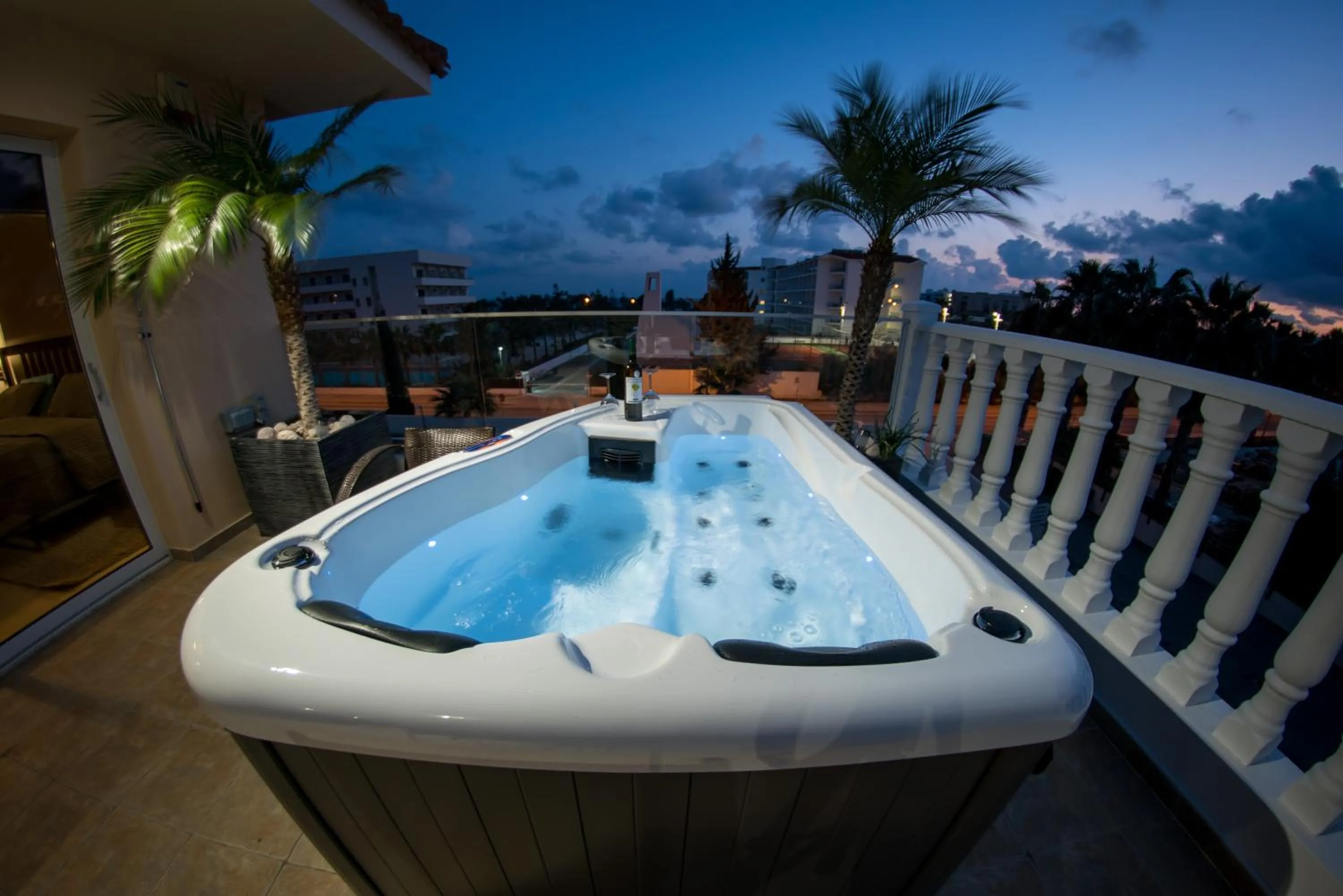 Hot Tub in Nissi Golden Sands Paradi