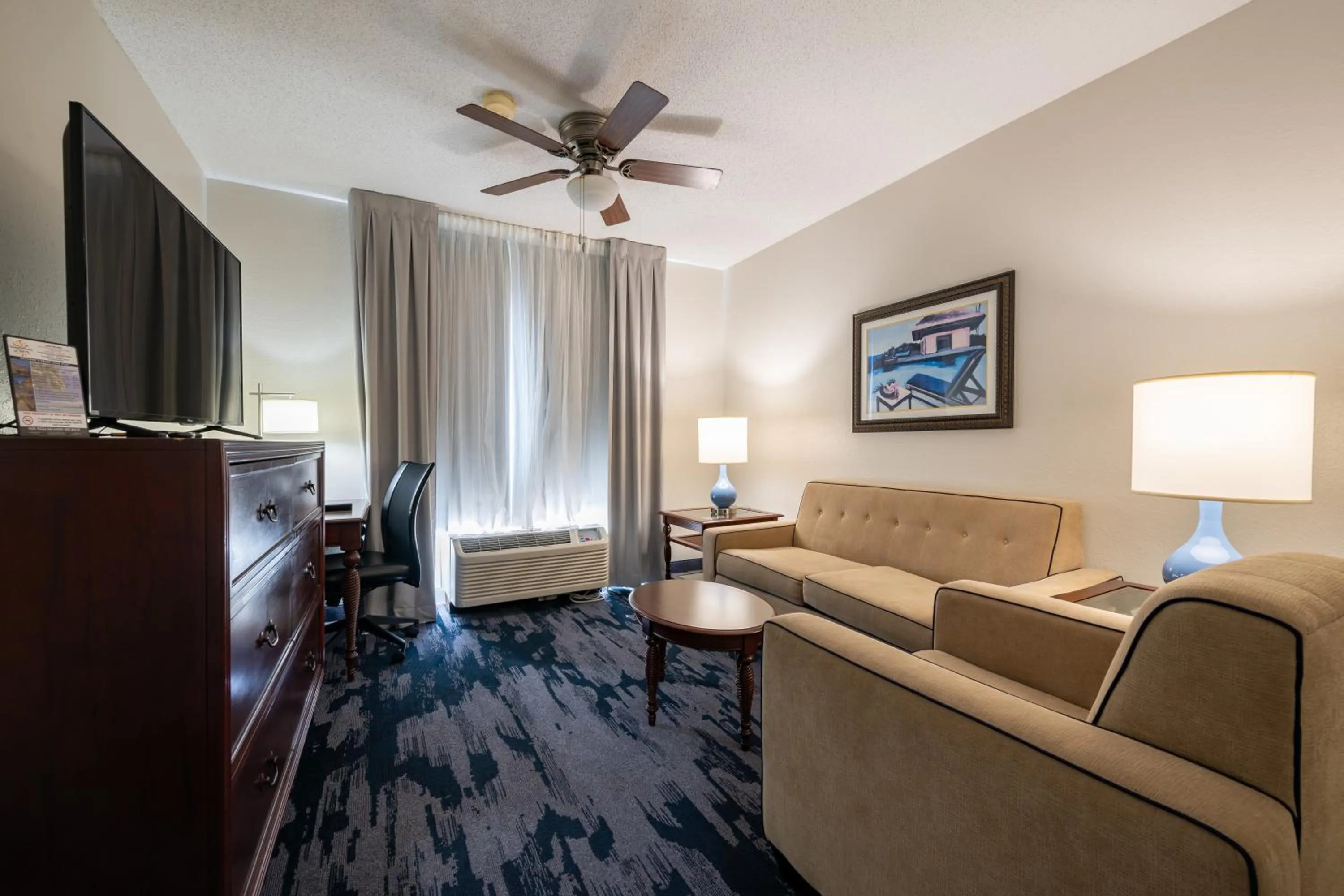 Living room in SummerPlace Inn