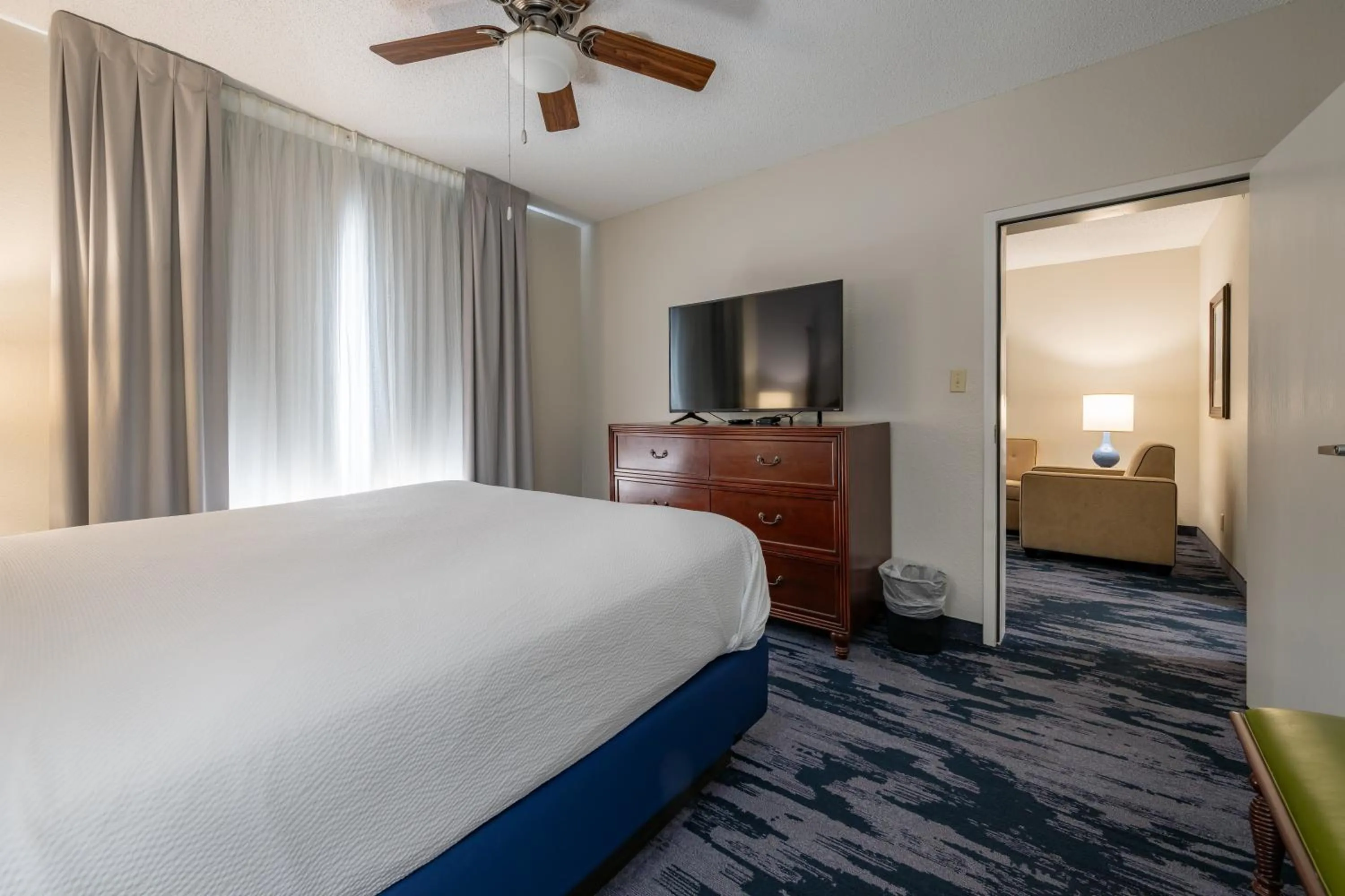 Photo of the whole room, Bed in SummerPlace Inn