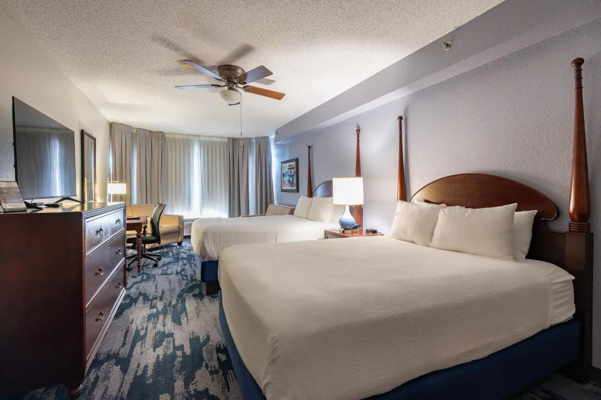 TV and multimedia, Bed in SummerPlace Inn TV and multimedia, Bed in SummerPlace Inn