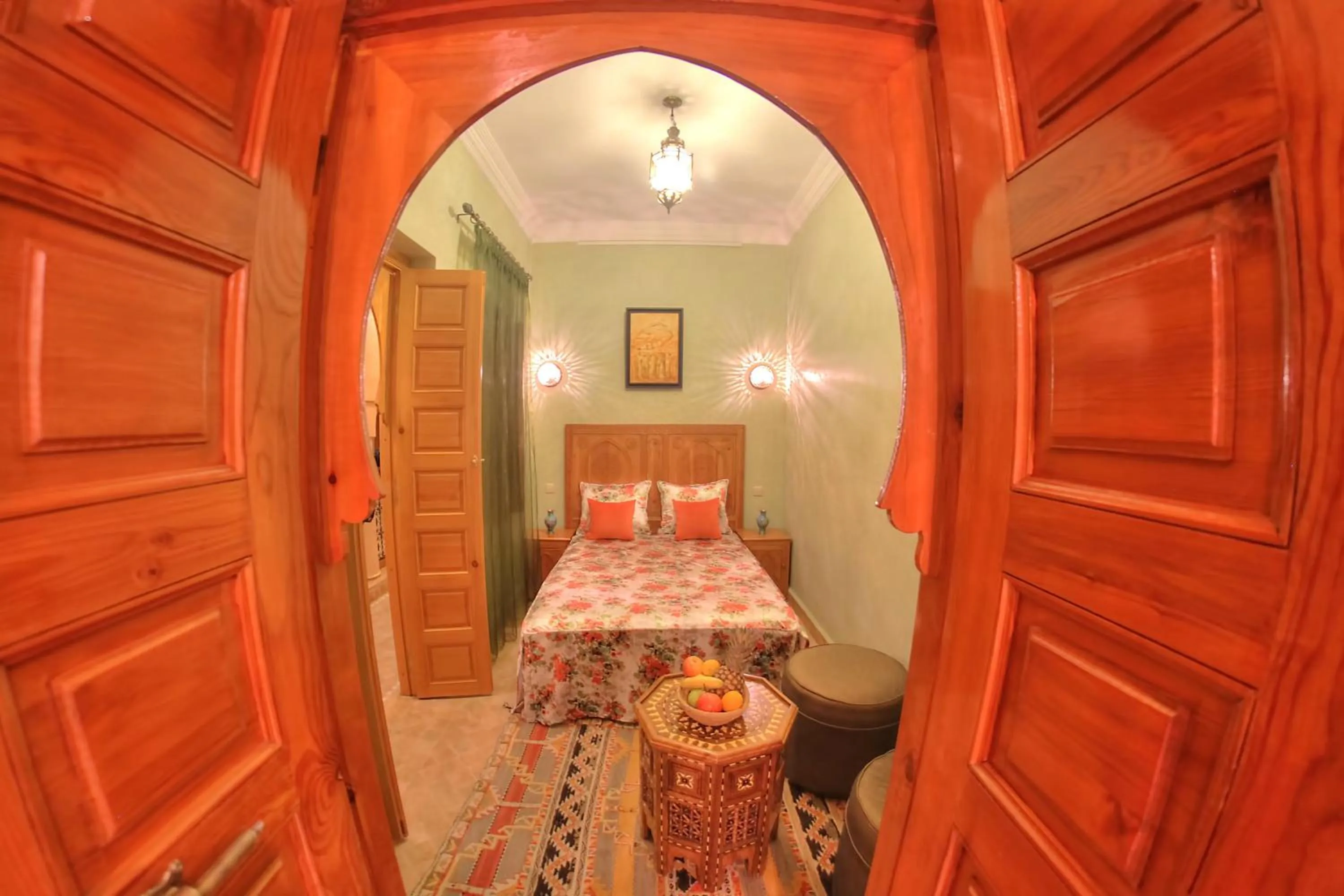 Photo of the whole room, Bed in Dar Tasnime