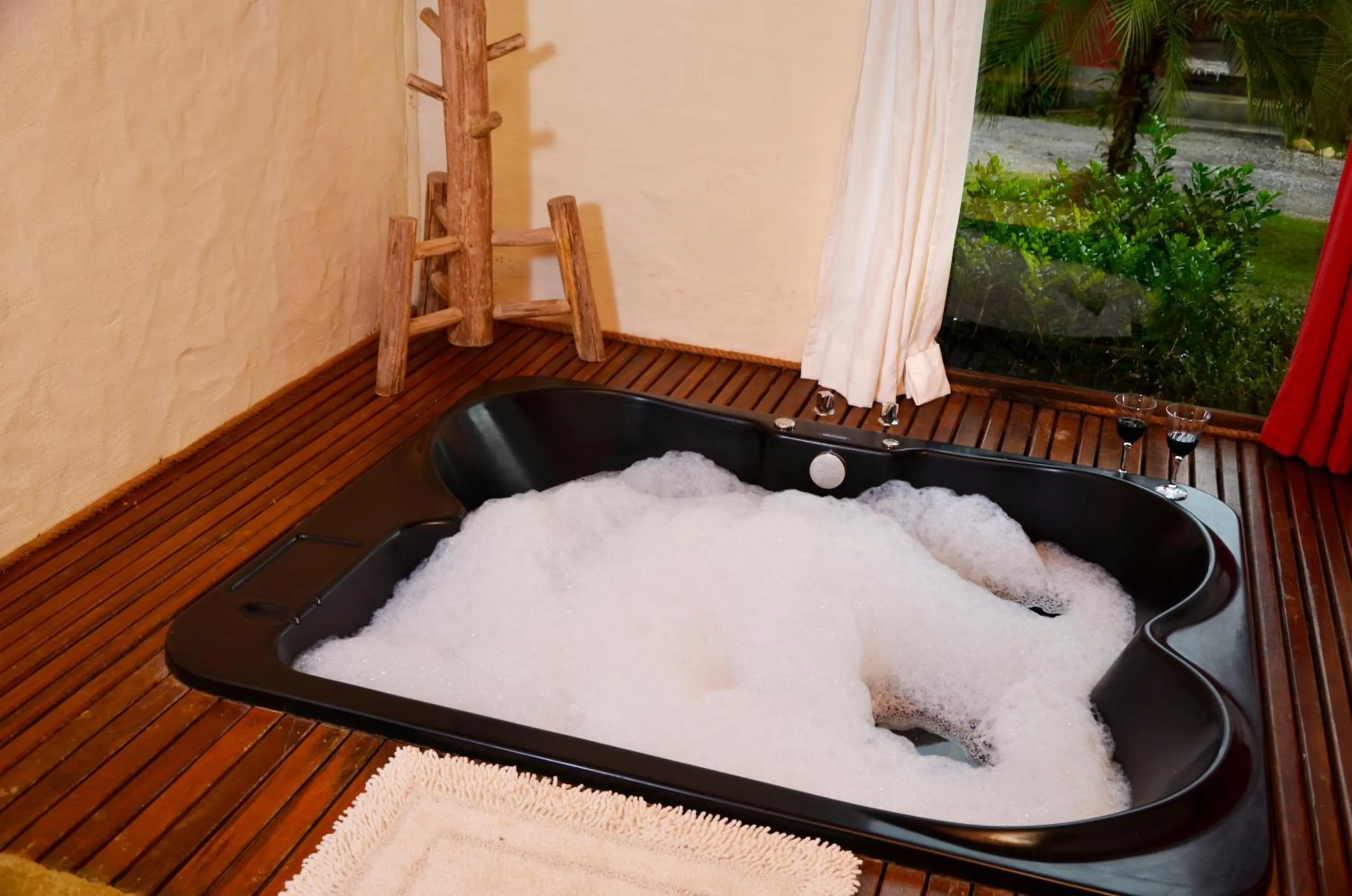 Hot Tub in Pousada Silvestre