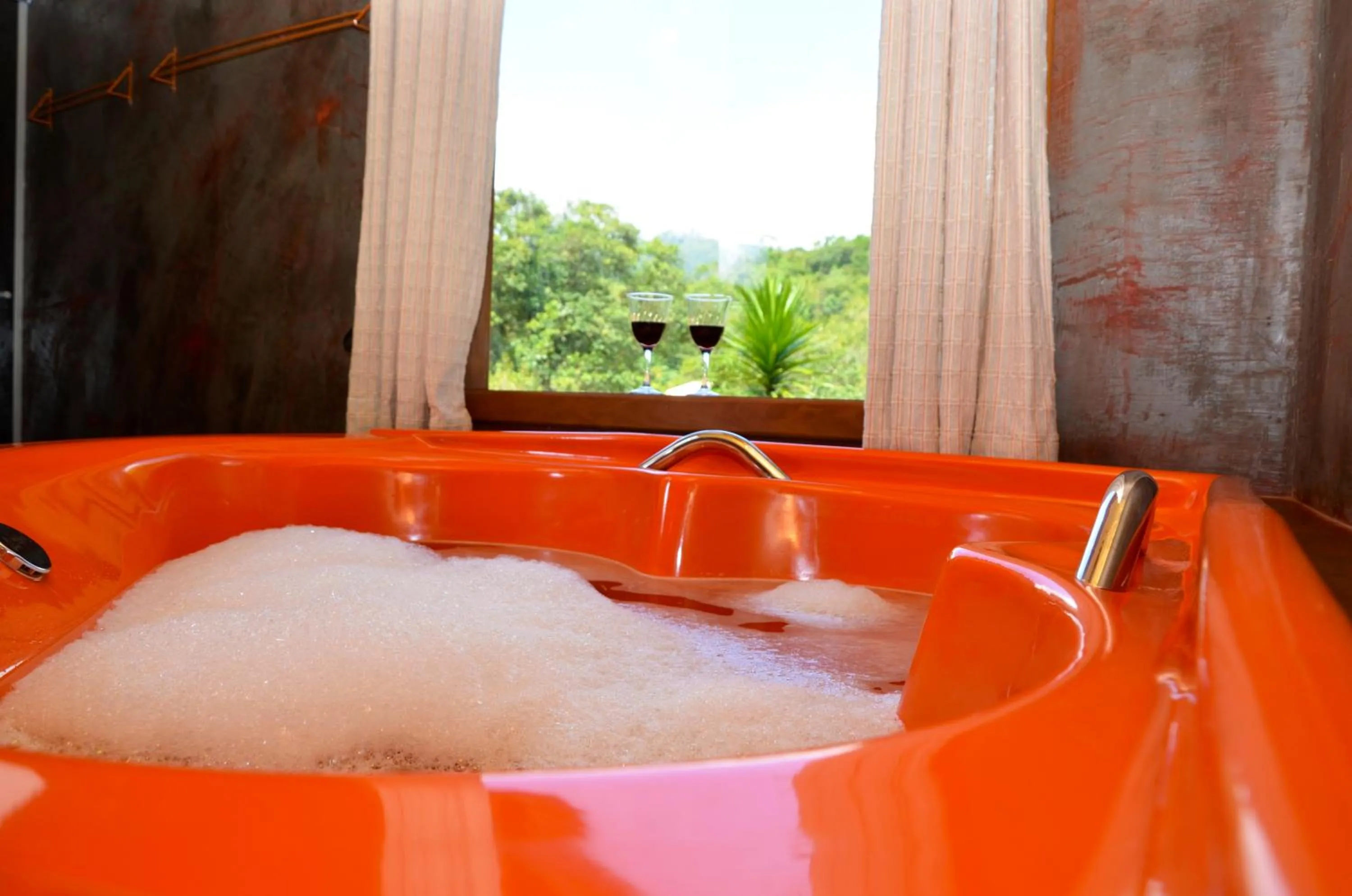 Hot Tub in Pousada Silvestre