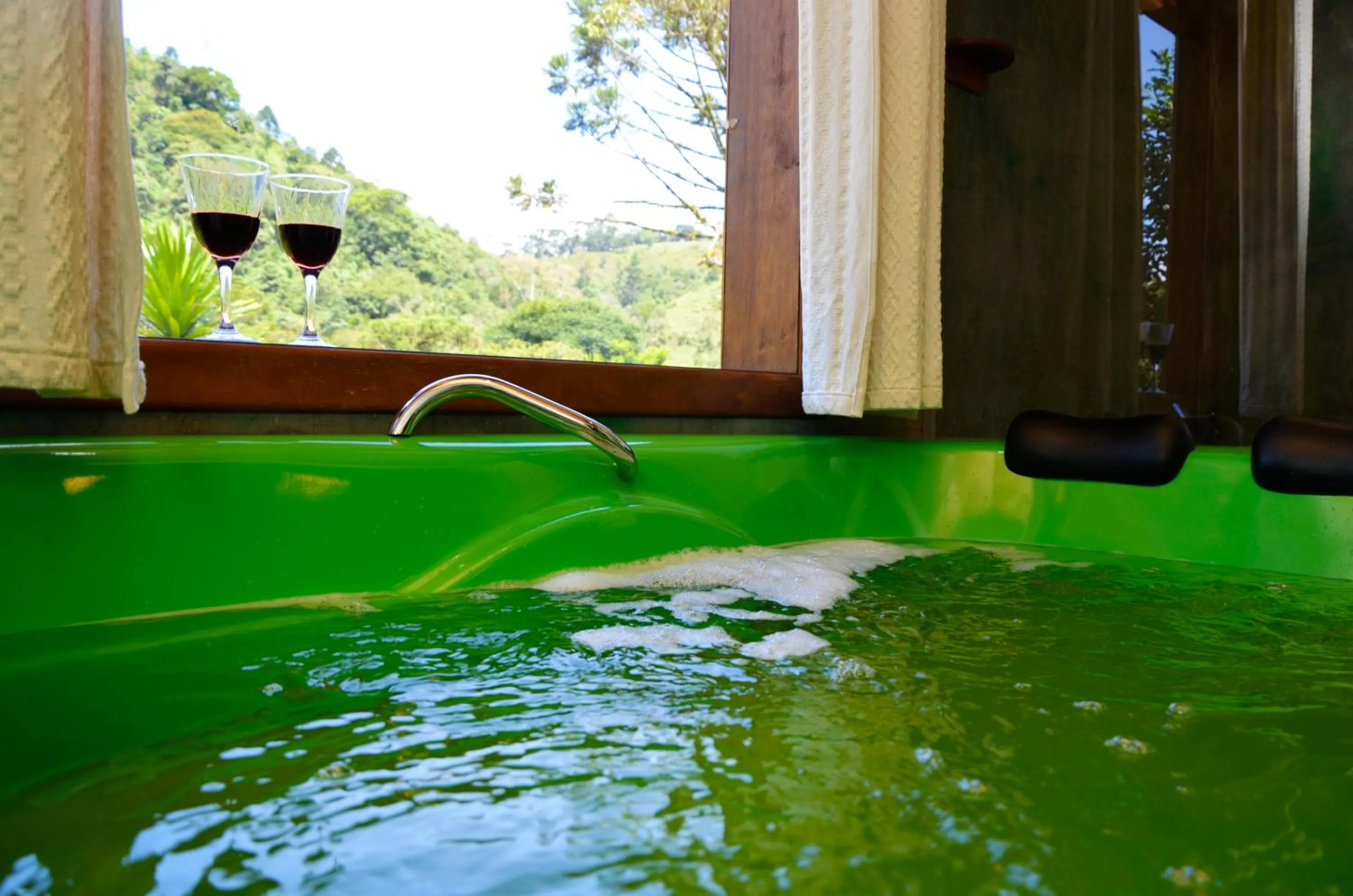 Hot Tub in Pousada Silvestre