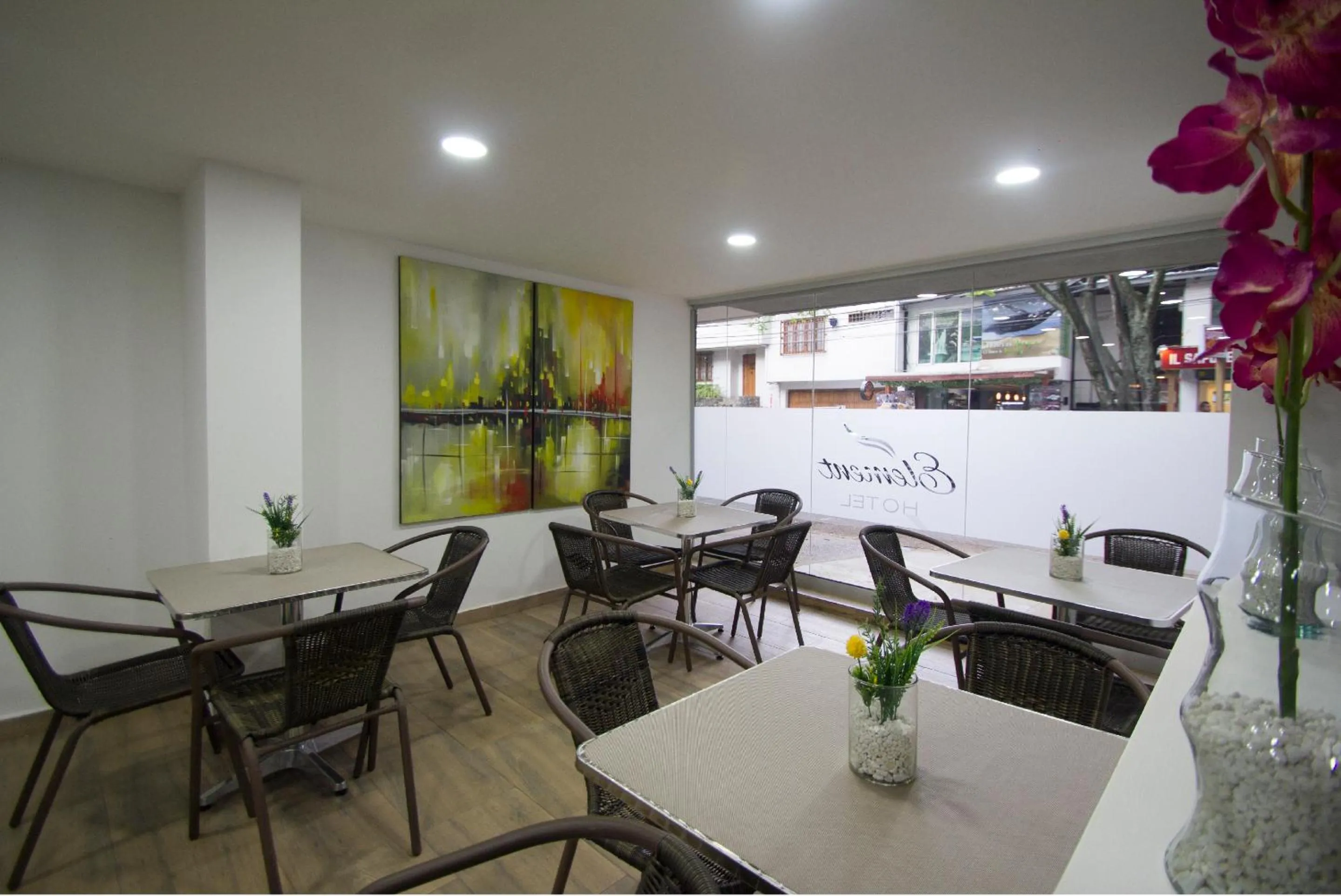 Dining area in Element Hotel